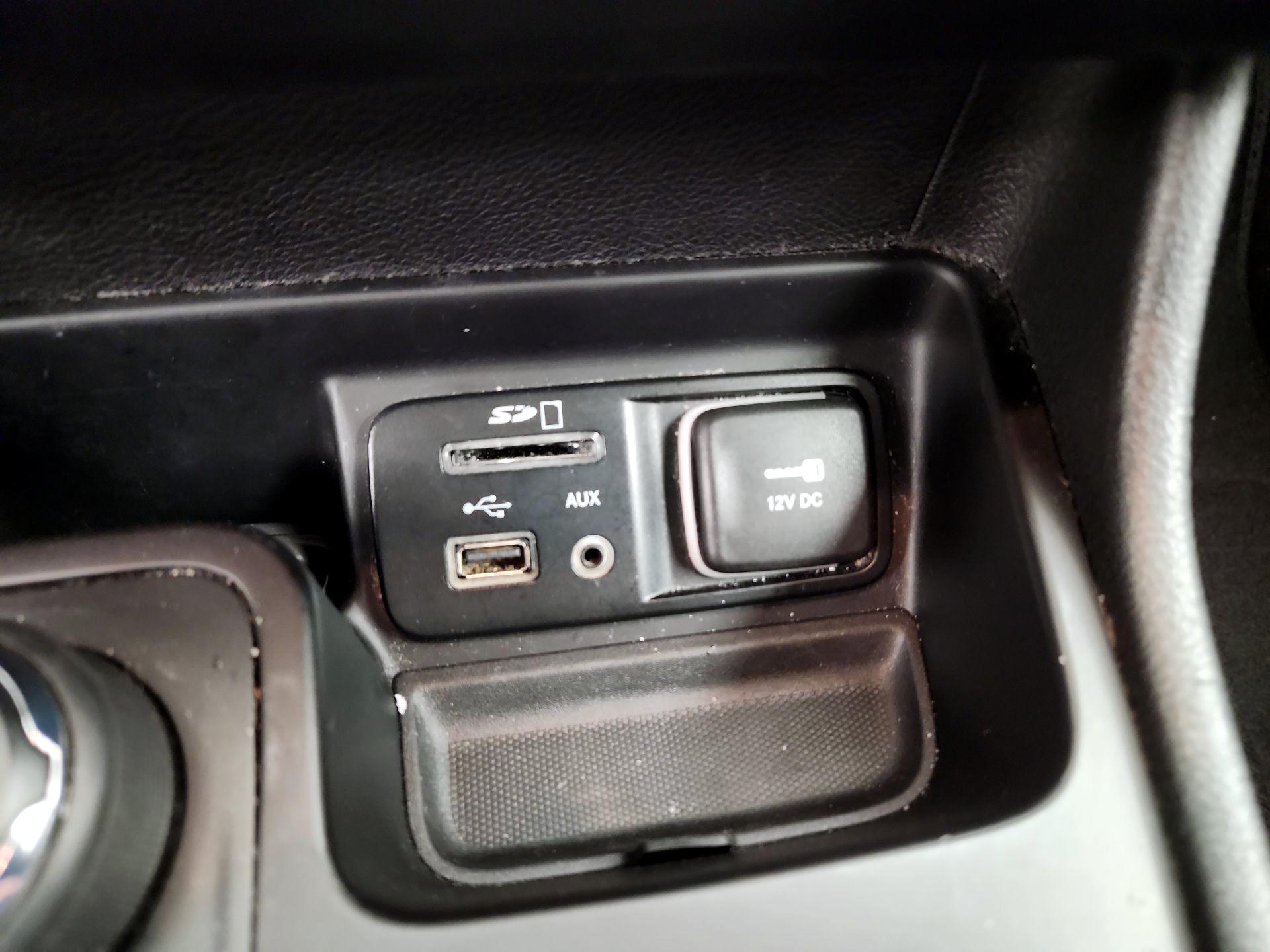 Thumbnail: 2015 Jeep Cherokee - 16