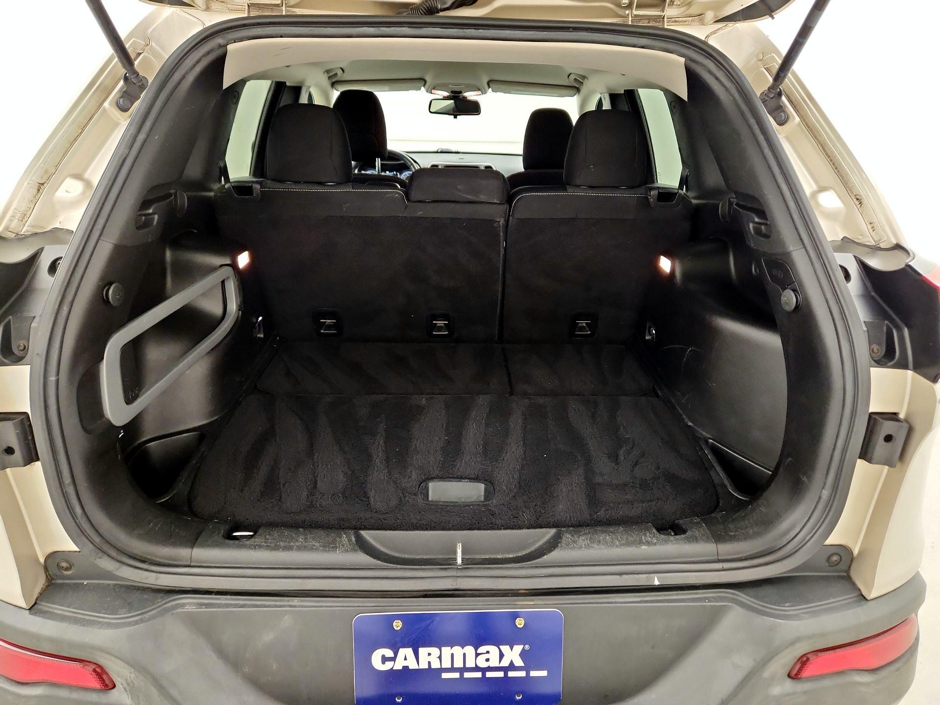 Thumbnail: 2015 Jeep Cherokee - 18