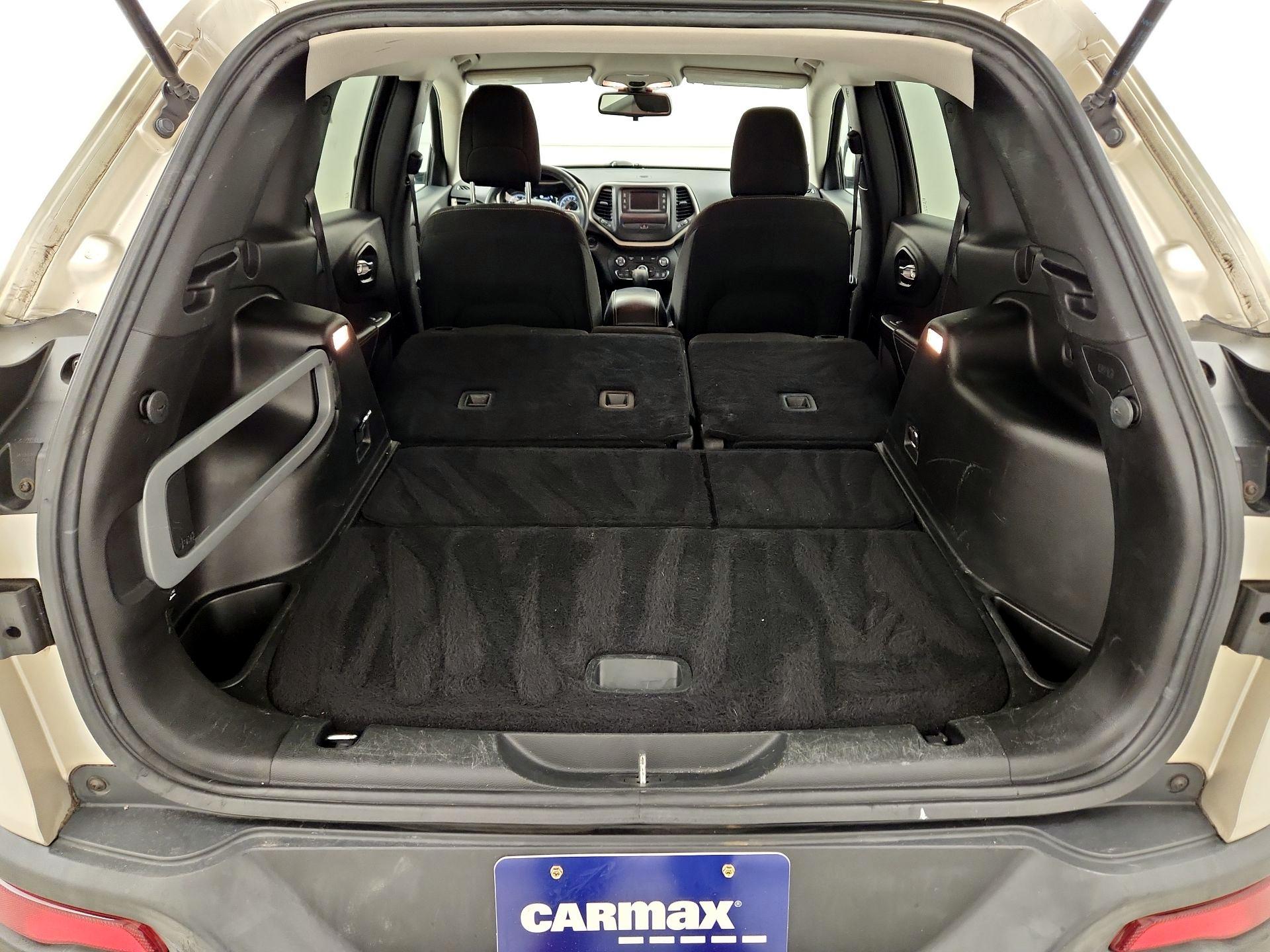 Thumbnail: 2015 Jeep Cherokee - 19