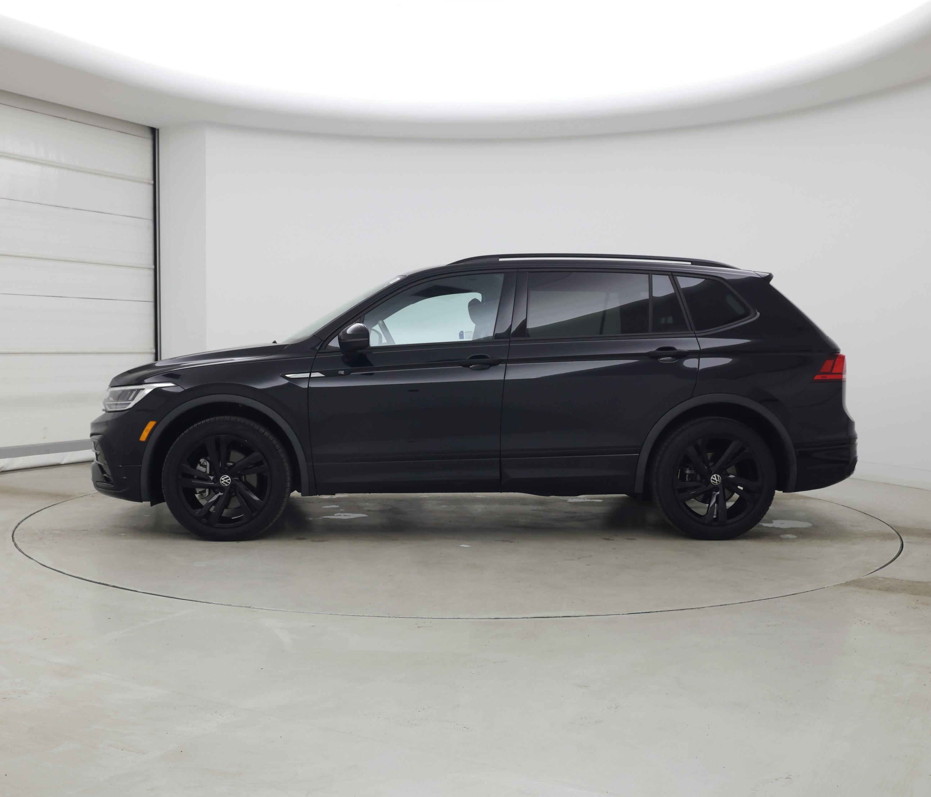 Thumbnail: 2023 Volkswagen Tiguan - 3