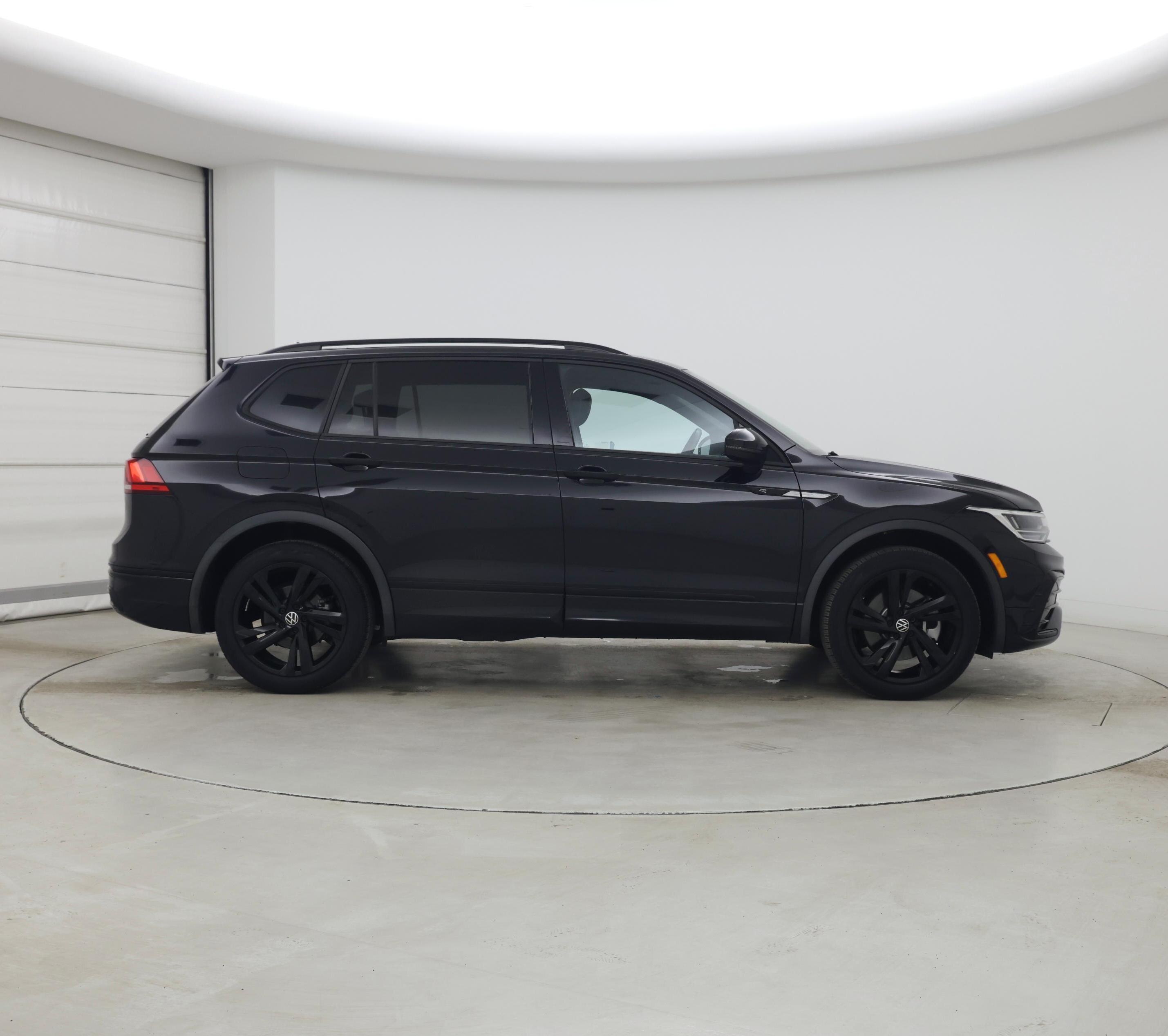 Thumbnail: 2023 Volkswagen Tiguan - 7