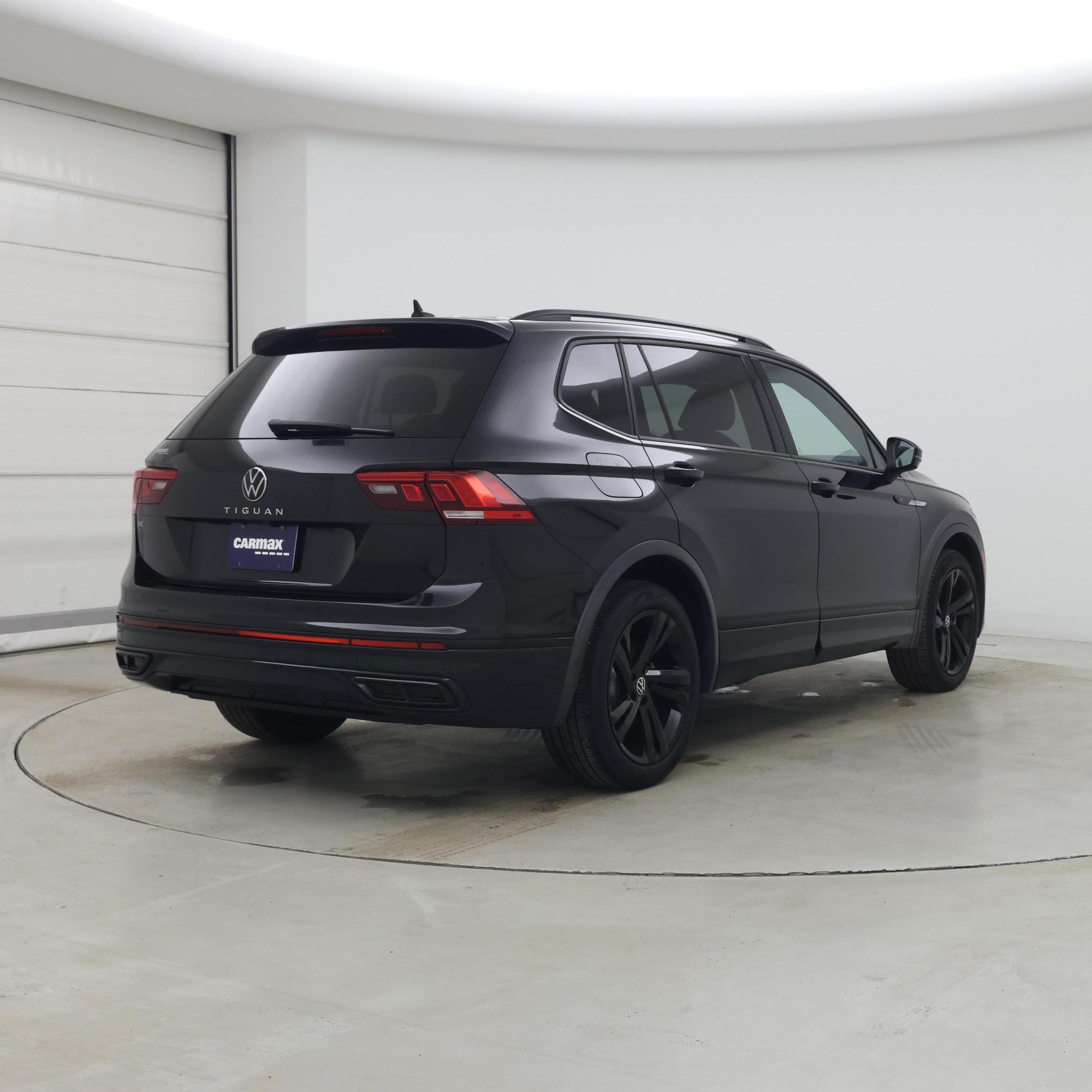 Thumbnail: 2023 Volkswagen Tiguan - 8