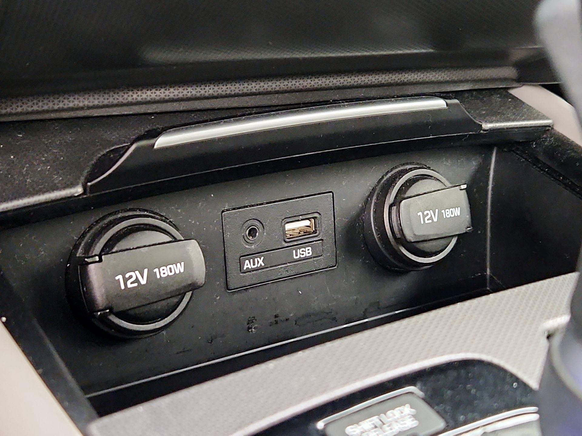 Thumbnail: 2017 Genesis G80 - 19