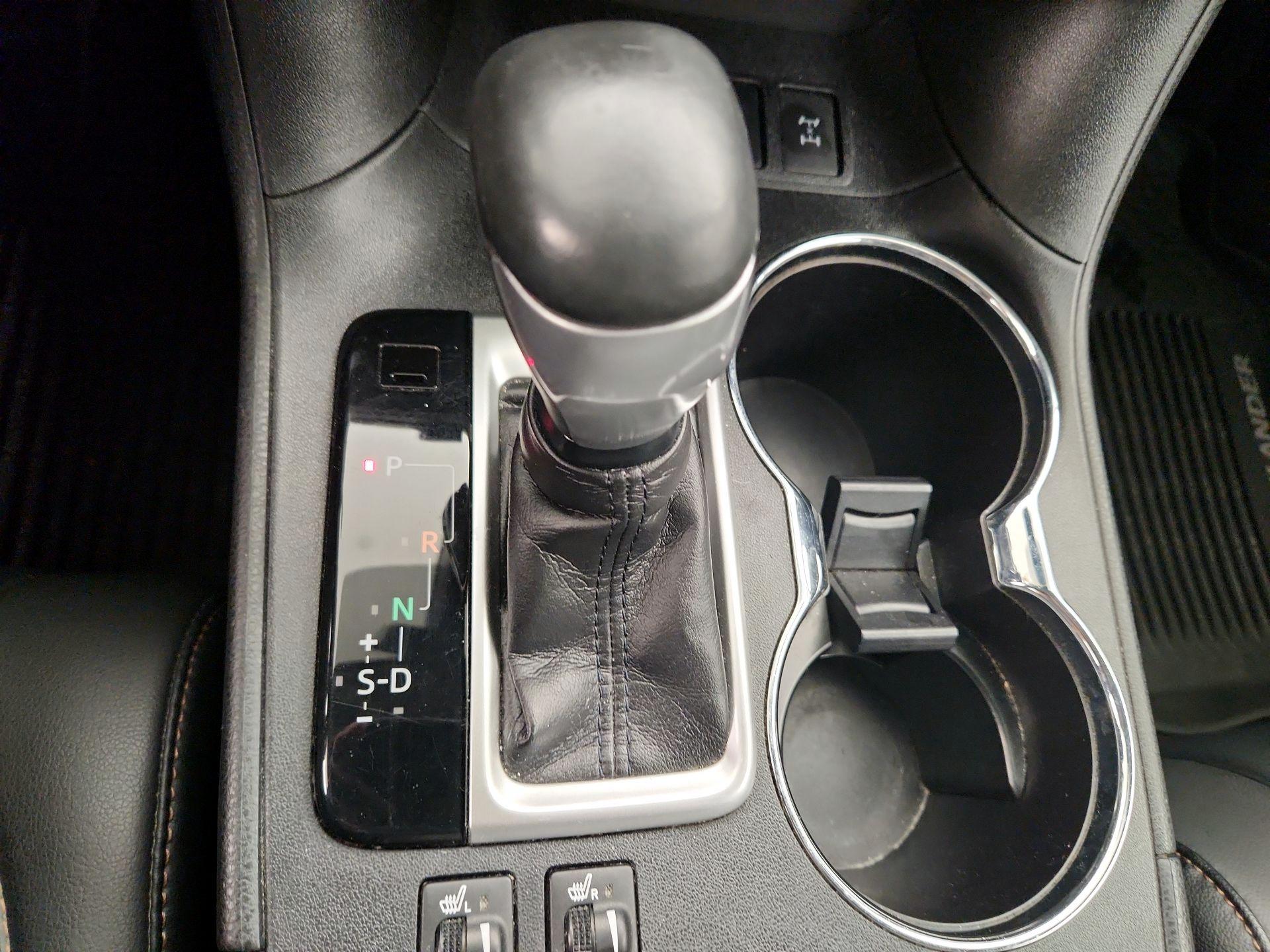 Thumbnail: 2019 Toyota Highlander - 17