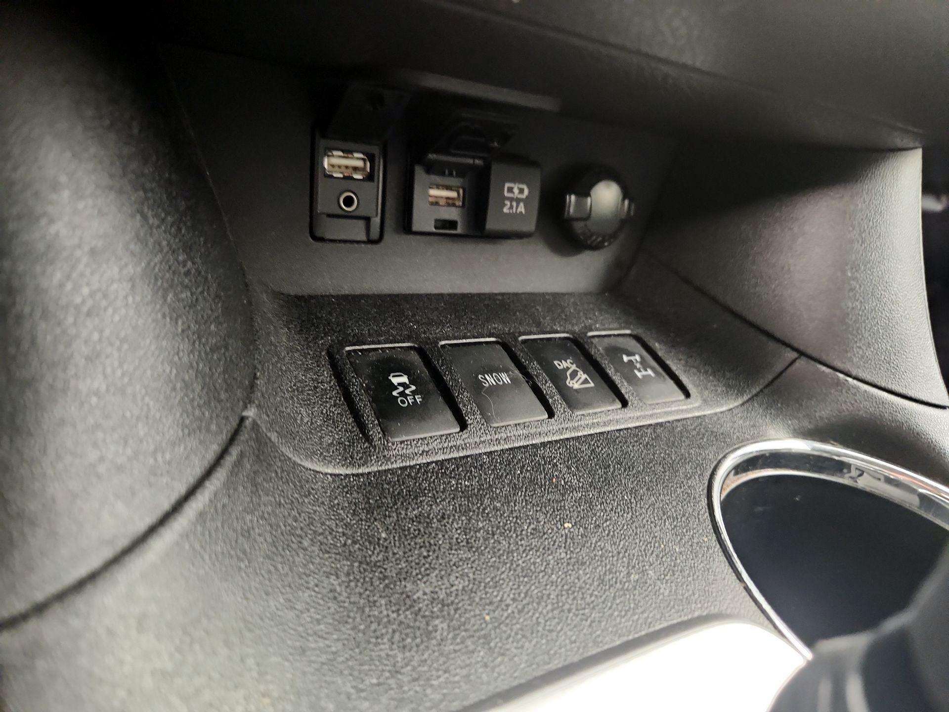 Thumbnail: 2019 Toyota Highlander - 18