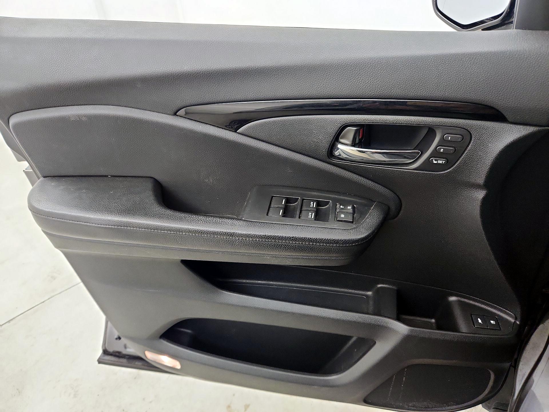 Thumbnail: 2016 Honda Pilot - 12