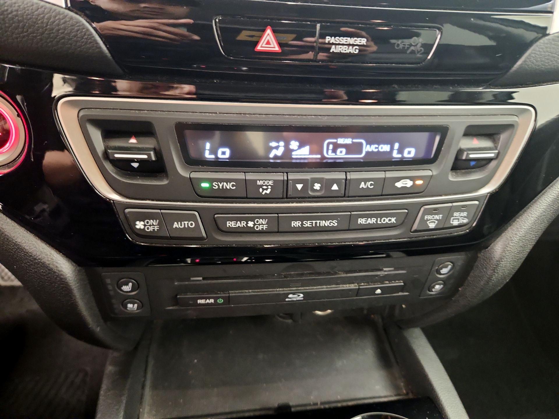 Thumbnail: 2016 Honda Pilot - 17