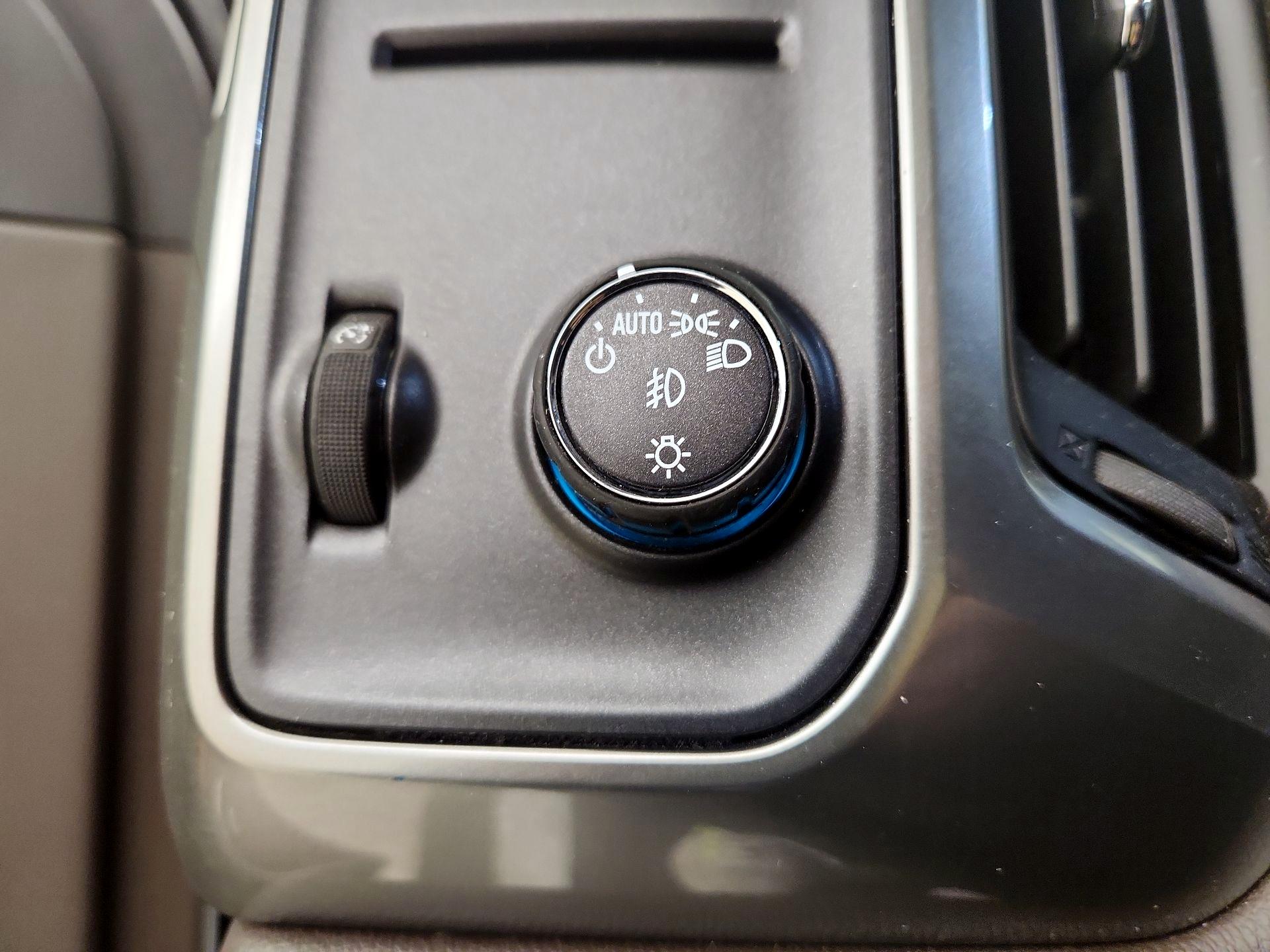 Thumbnail: 2018 Chevrolet Silverado 1500 - 13