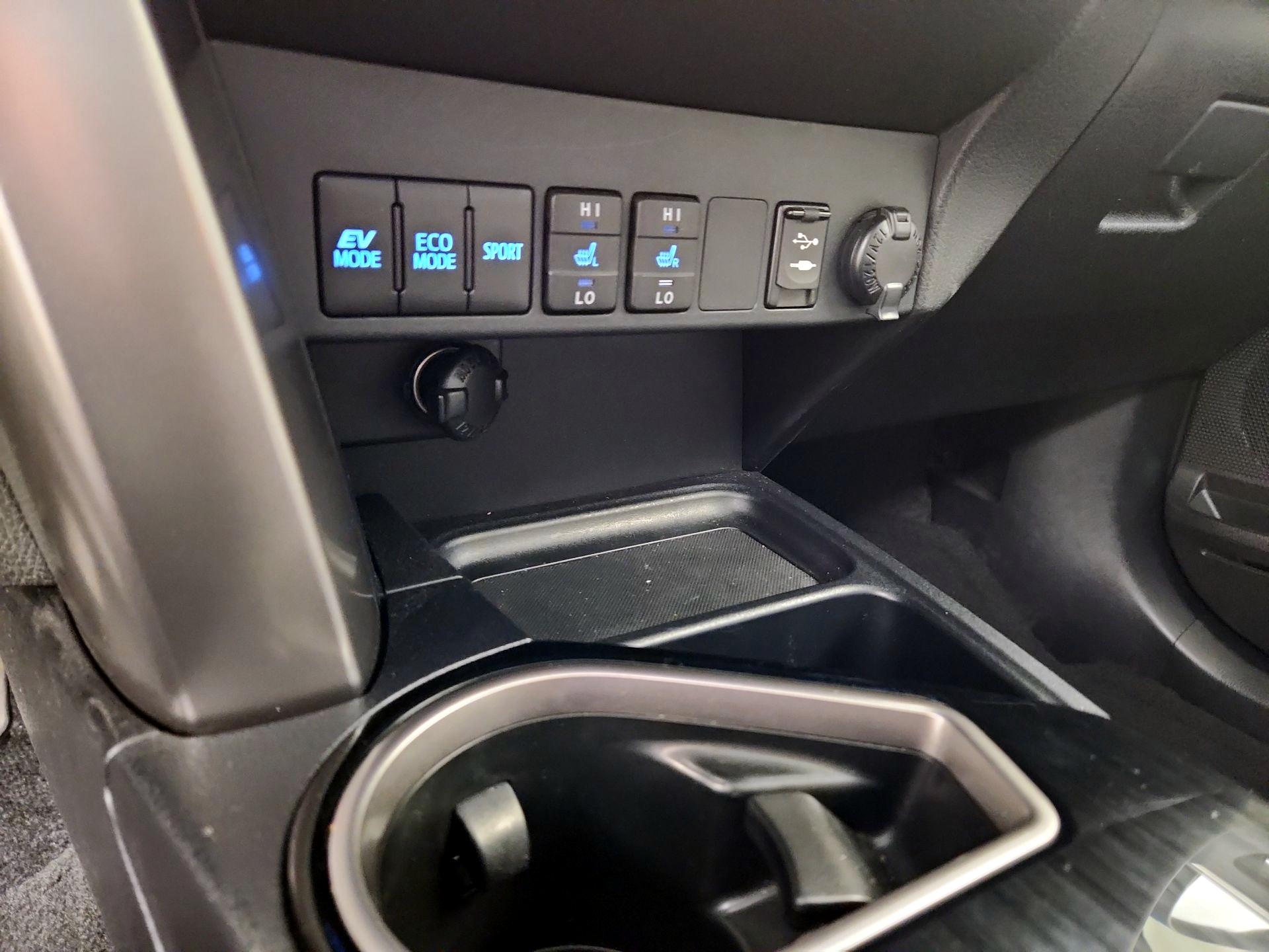 Thumbnail: 2018 Toyota RAV4 - 19