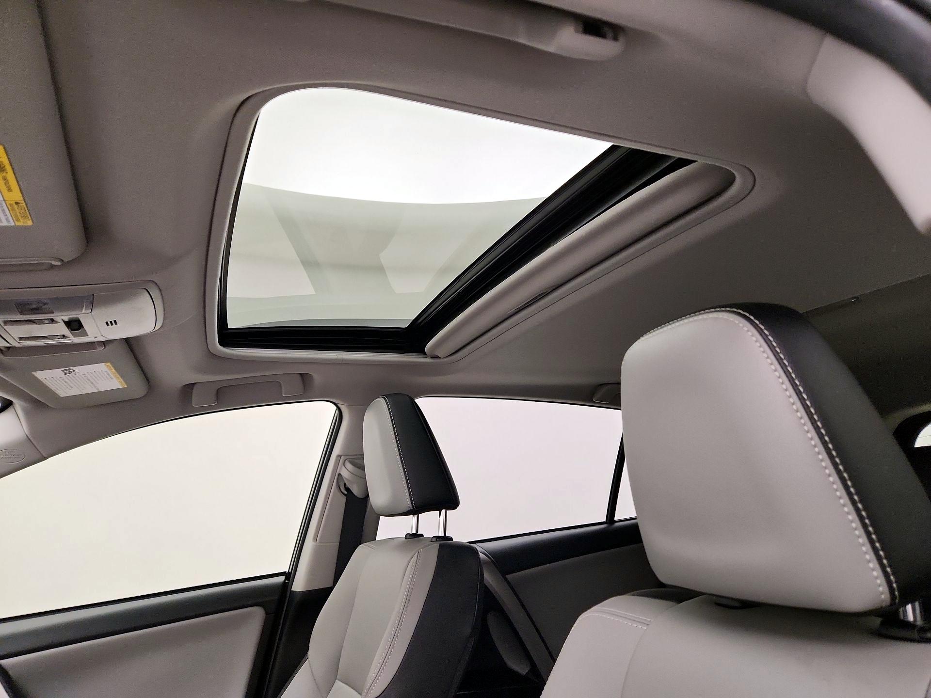 Thumbnail: 2018 Toyota RAV4 - 20