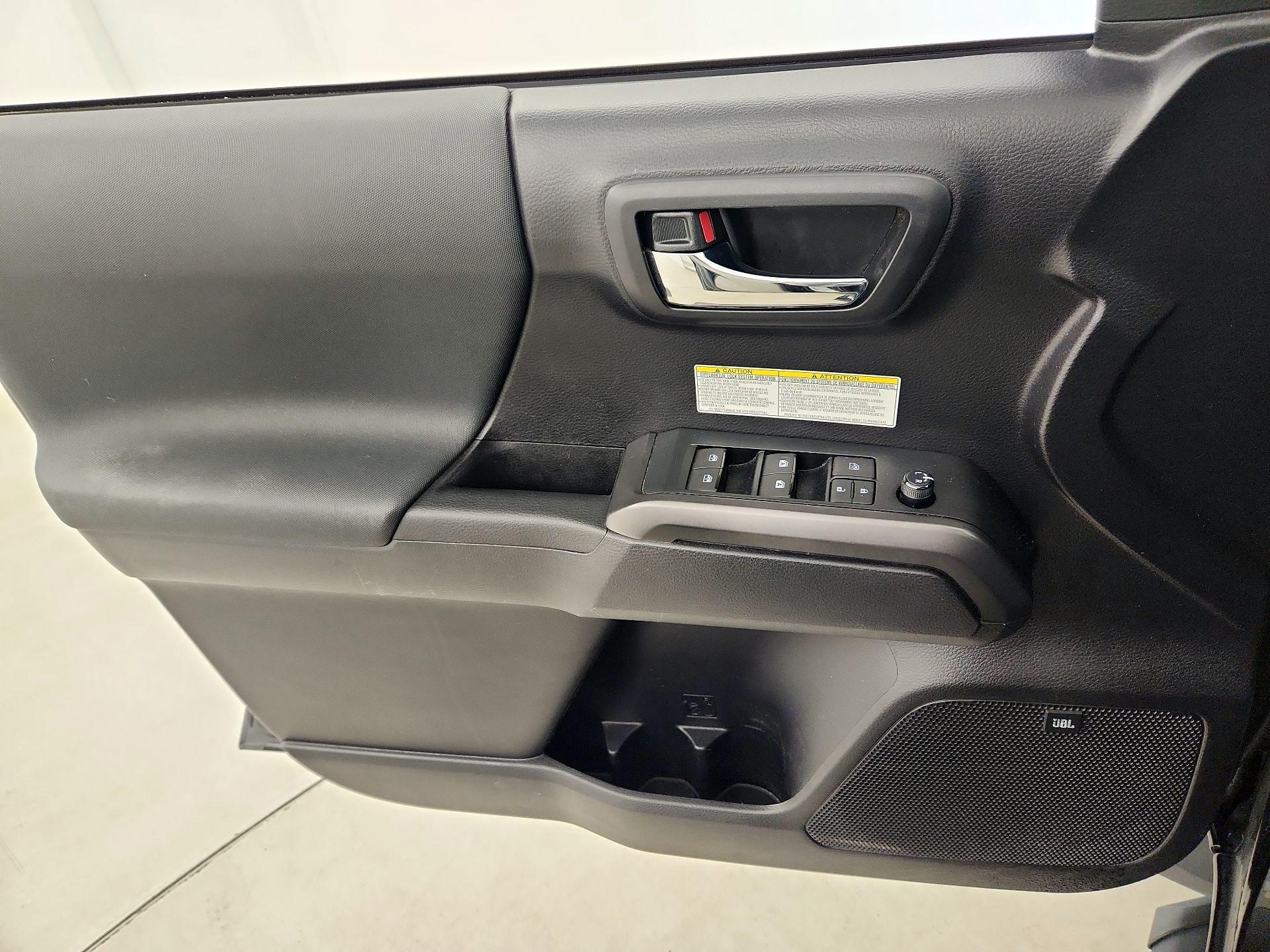 Thumbnail: 2020 Toyota Tacoma - 12