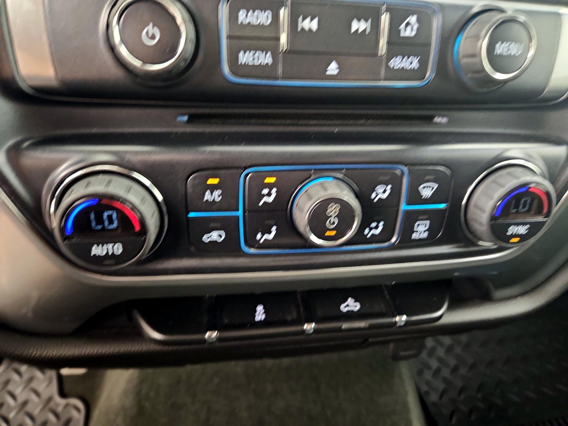 Thumbnail: 2014 Chevrolet Silverado 1500 - 16