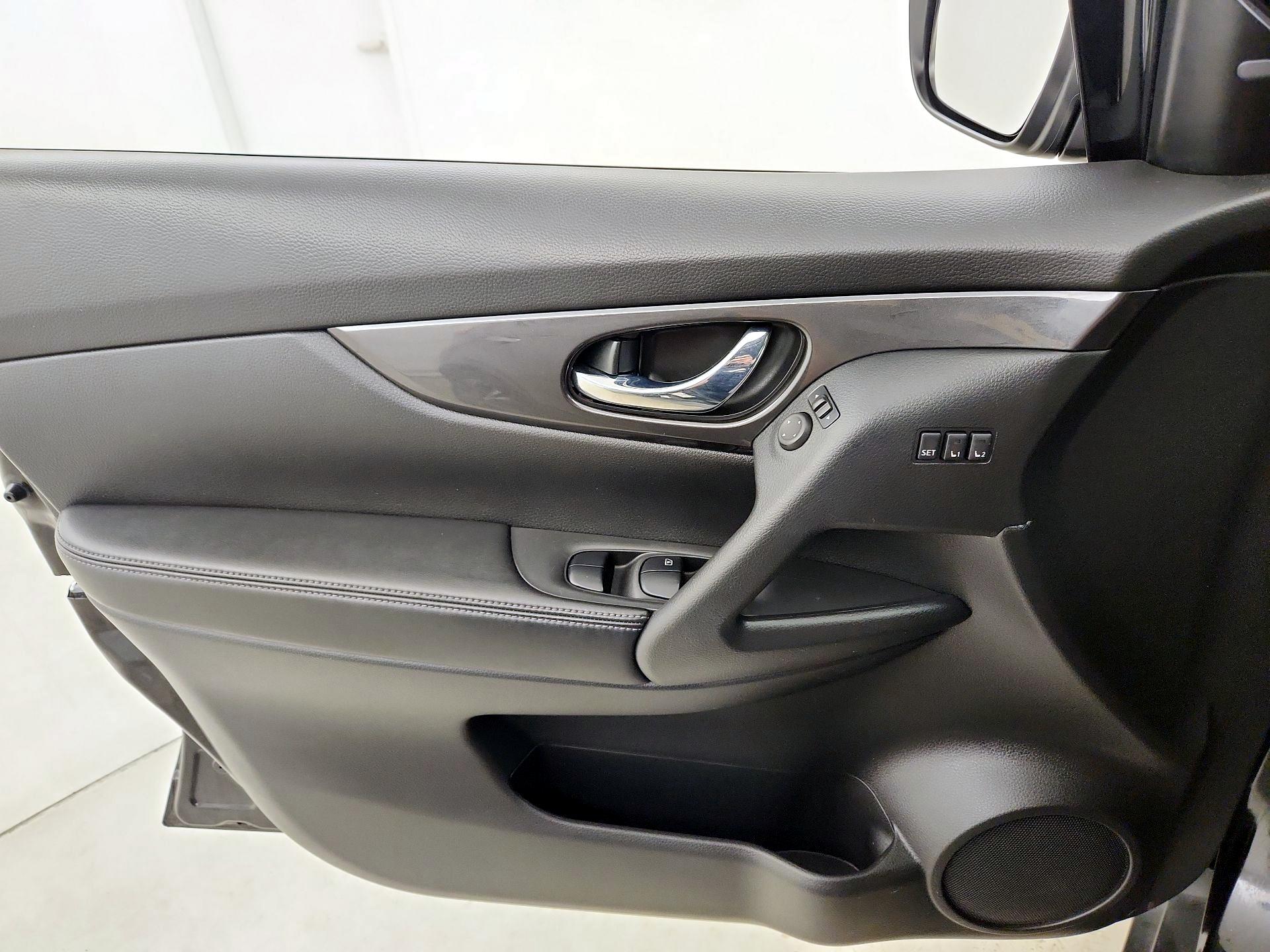 Thumbnail: 2020 Nissan Rogue - 12