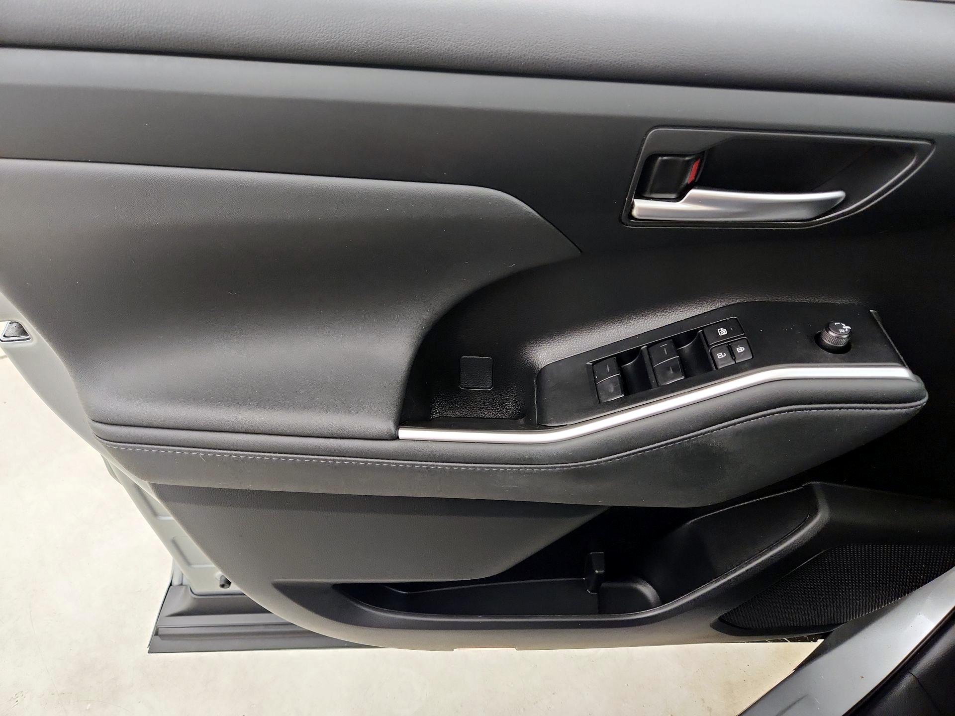 Thumbnail: 2023 Toyota Highlander - 12