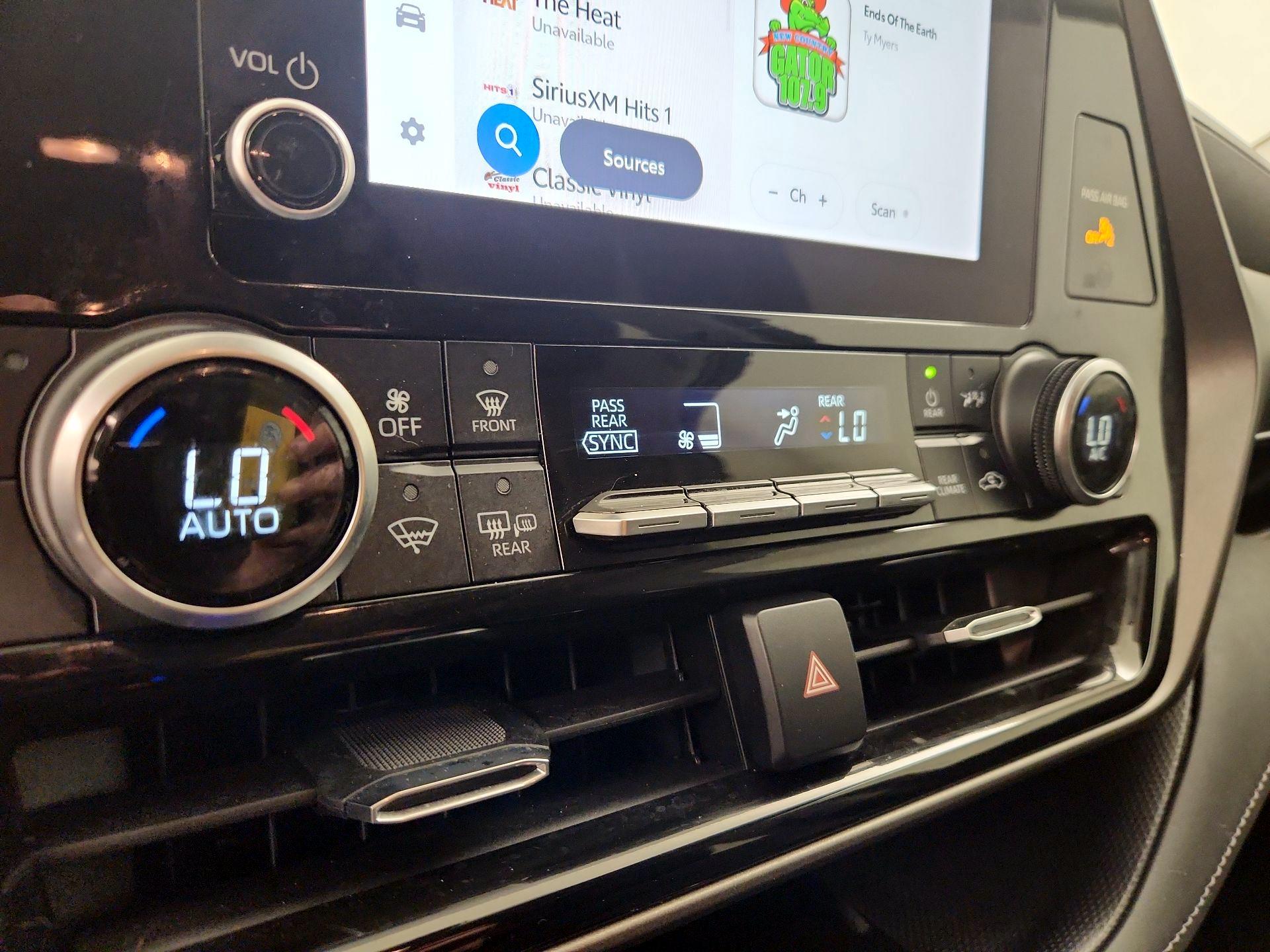 Thumbnail: 2023 Toyota Highlander - 16