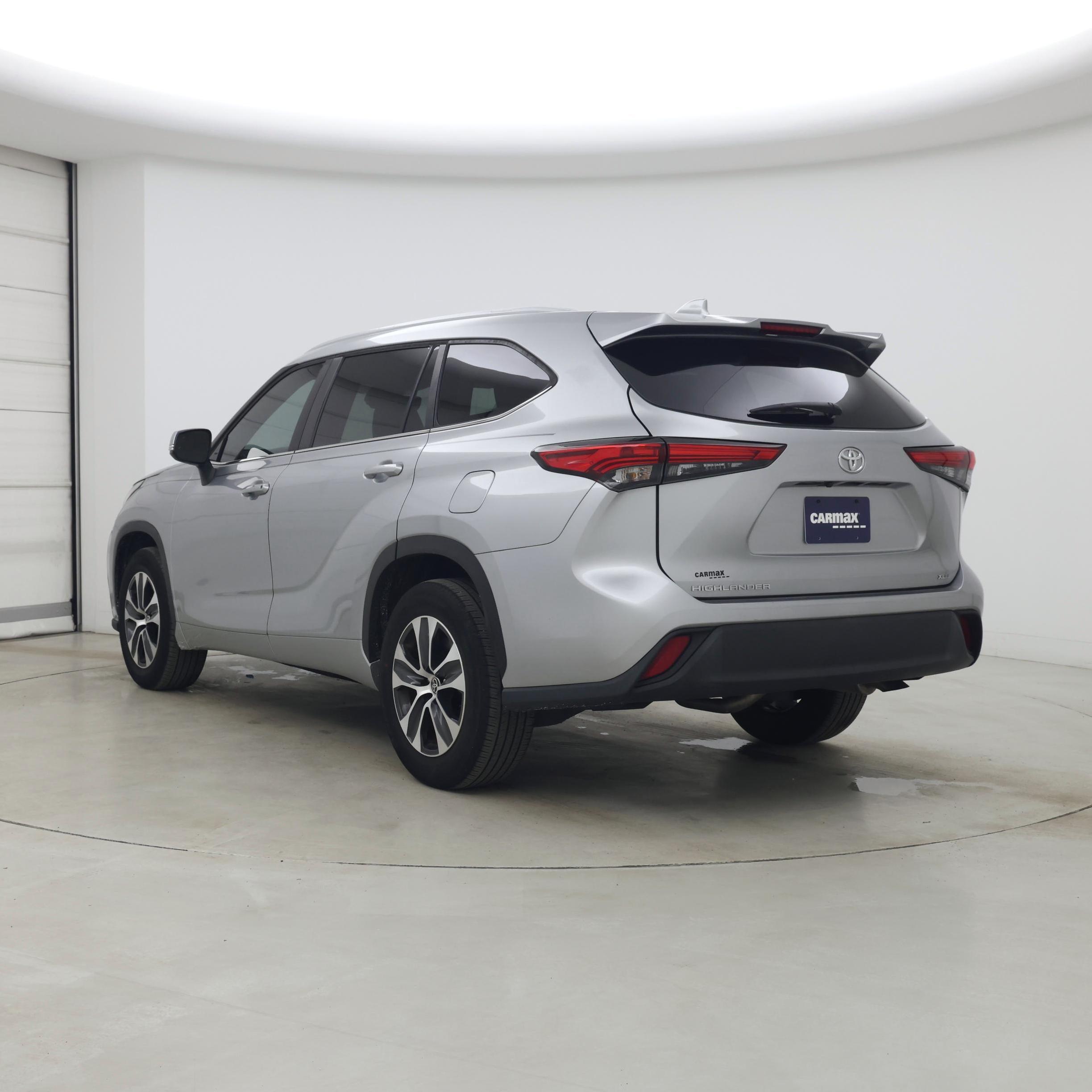 Thumbnail: 2023 Toyota Highlander - 2