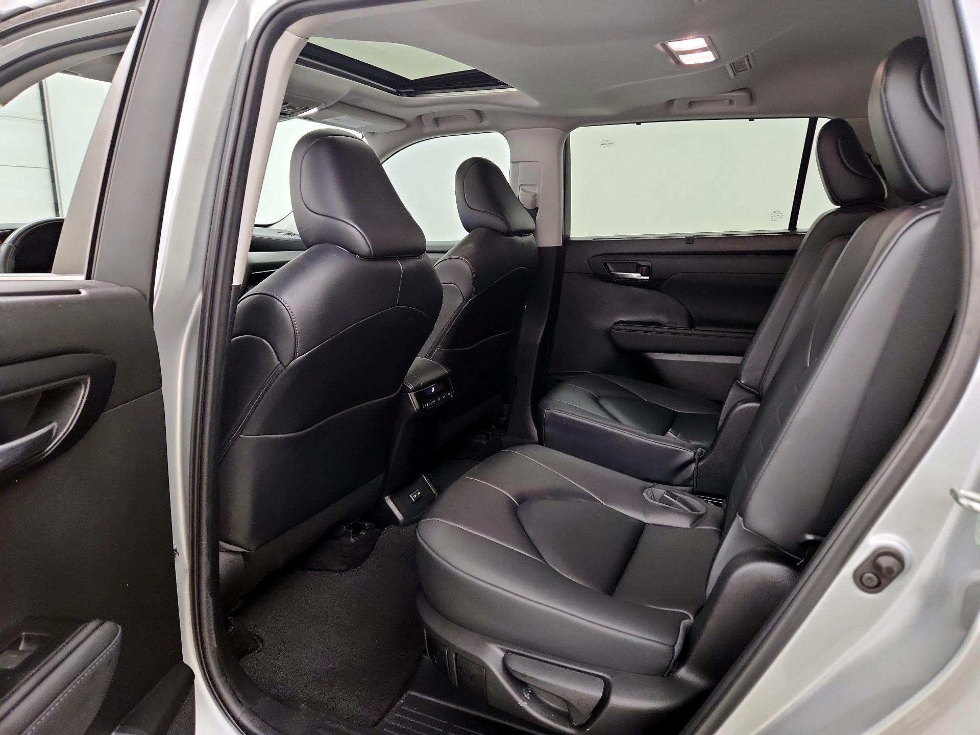 Thumbnail: 2023 Toyota Highlander - 20