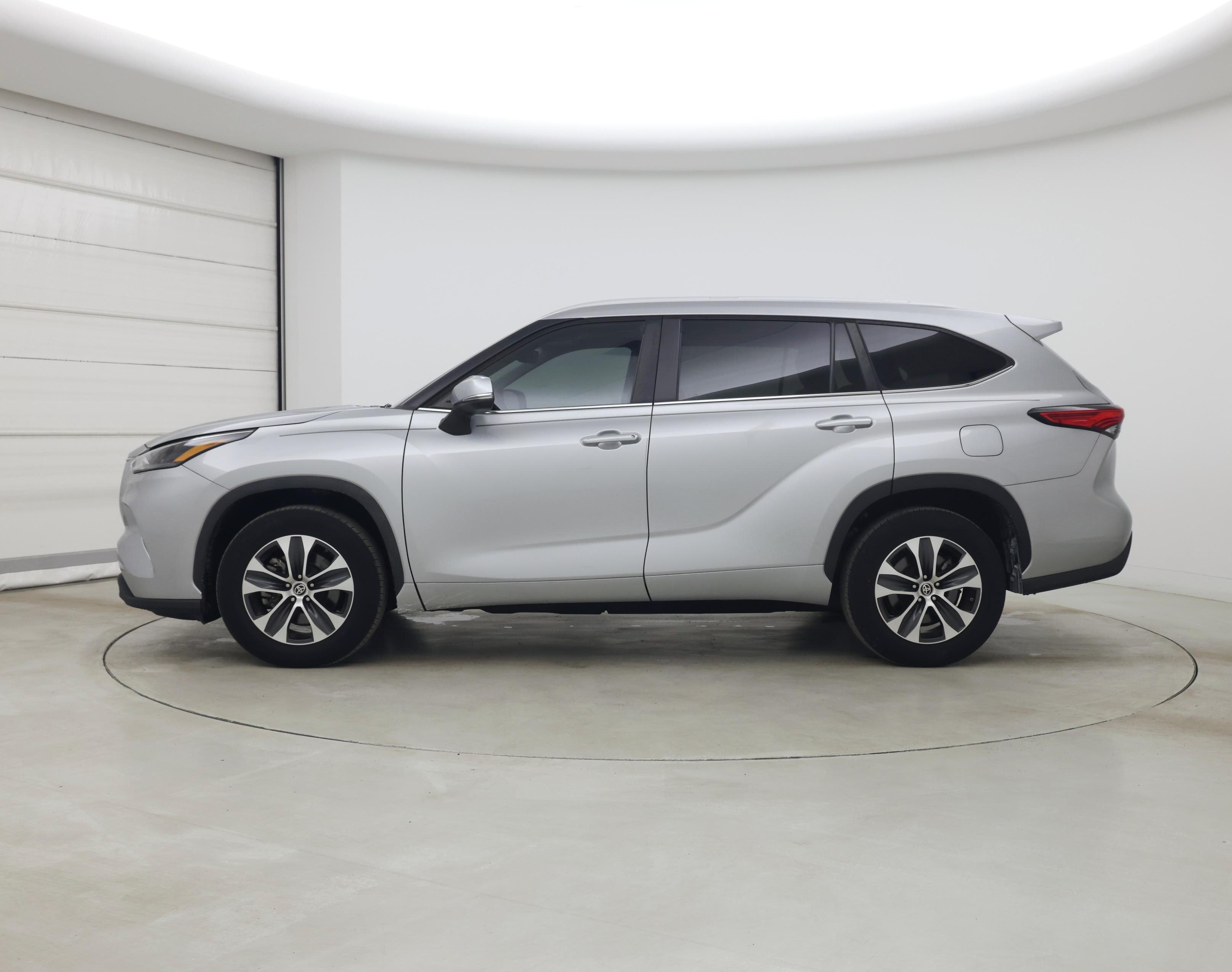 Thumbnail: 2023 Toyota Highlander - 3