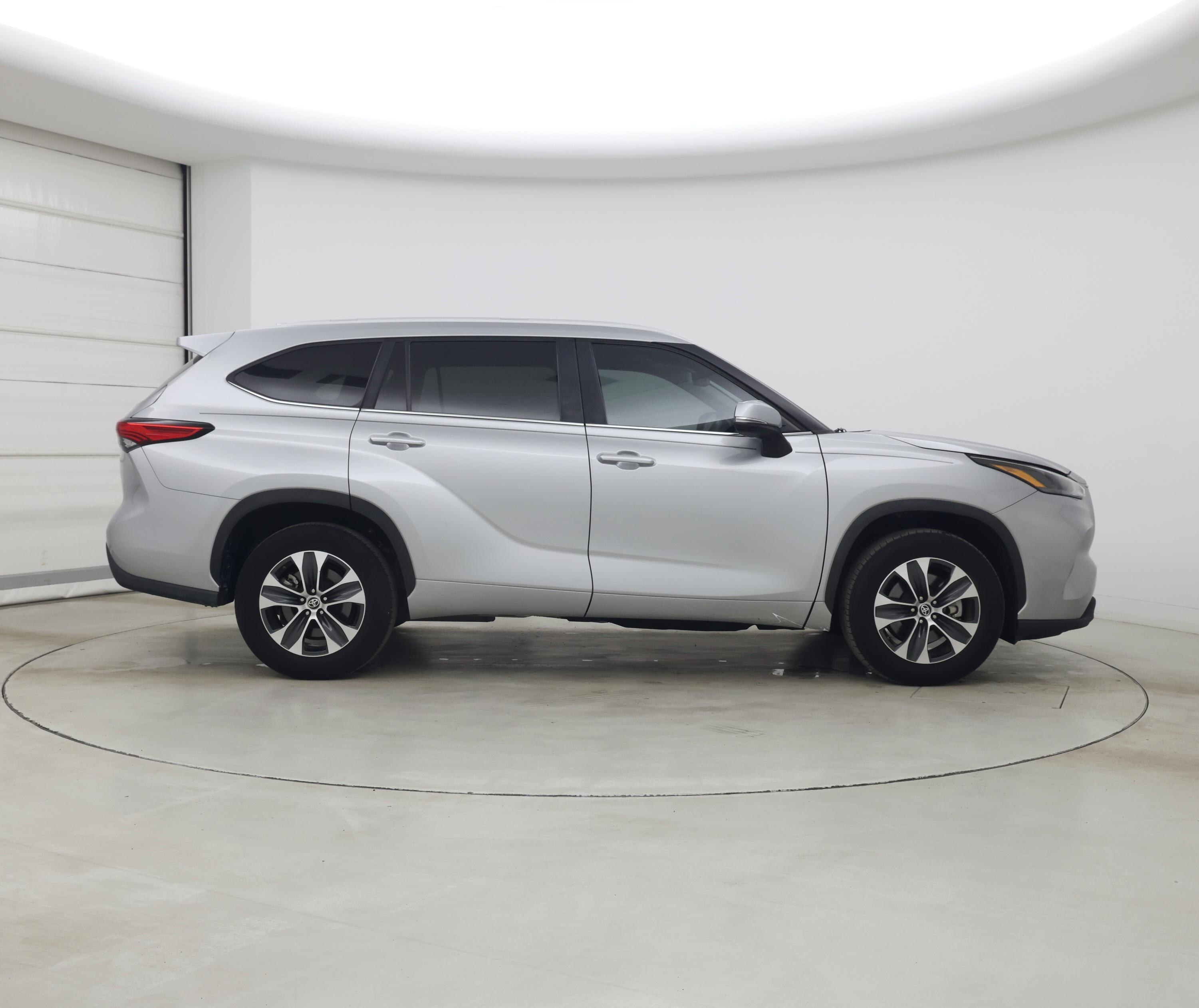 Thumbnail: 2023 Toyota Highlander - 7