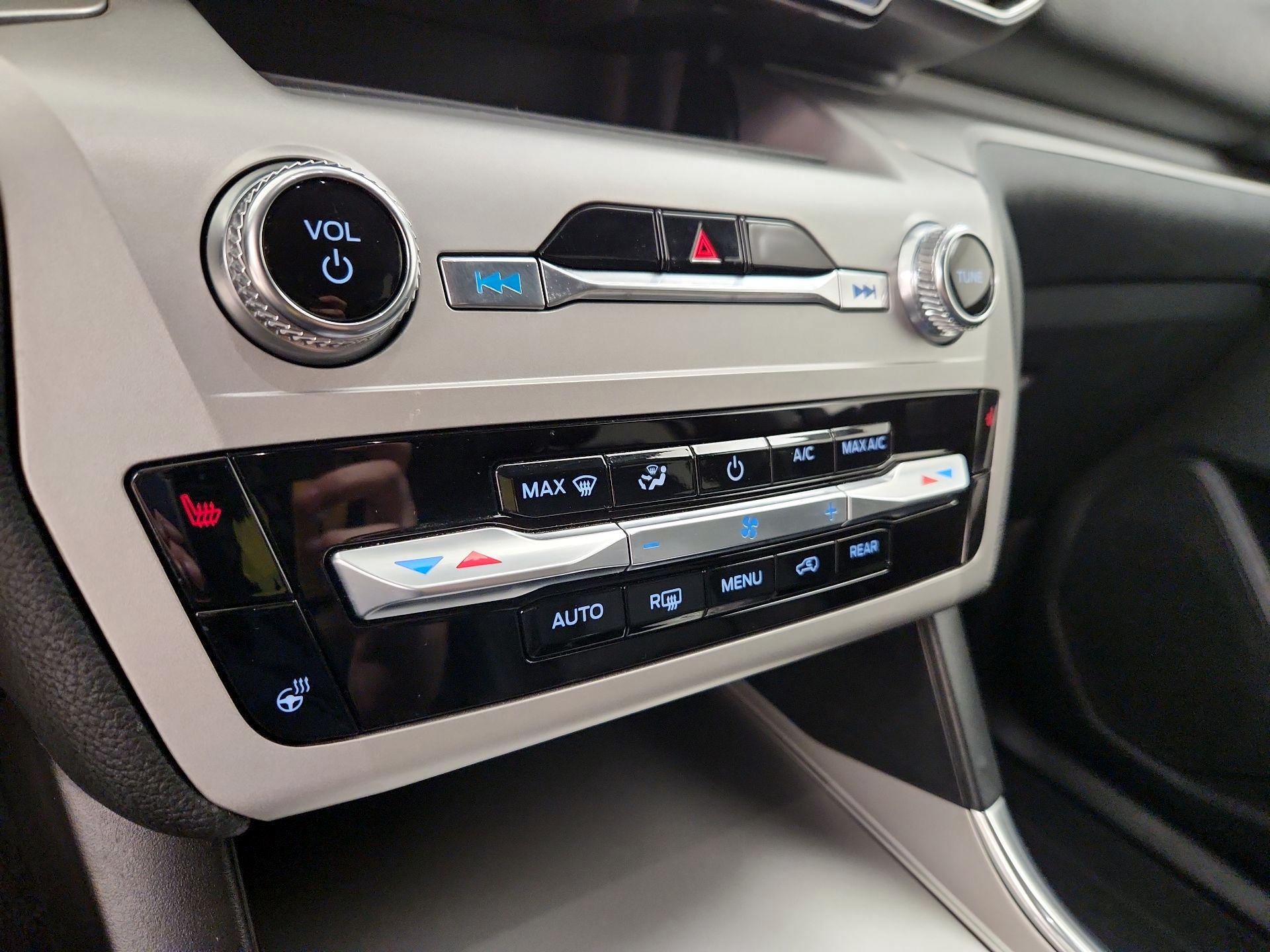 Thumbnail: 2021 Ford Explorer - 17