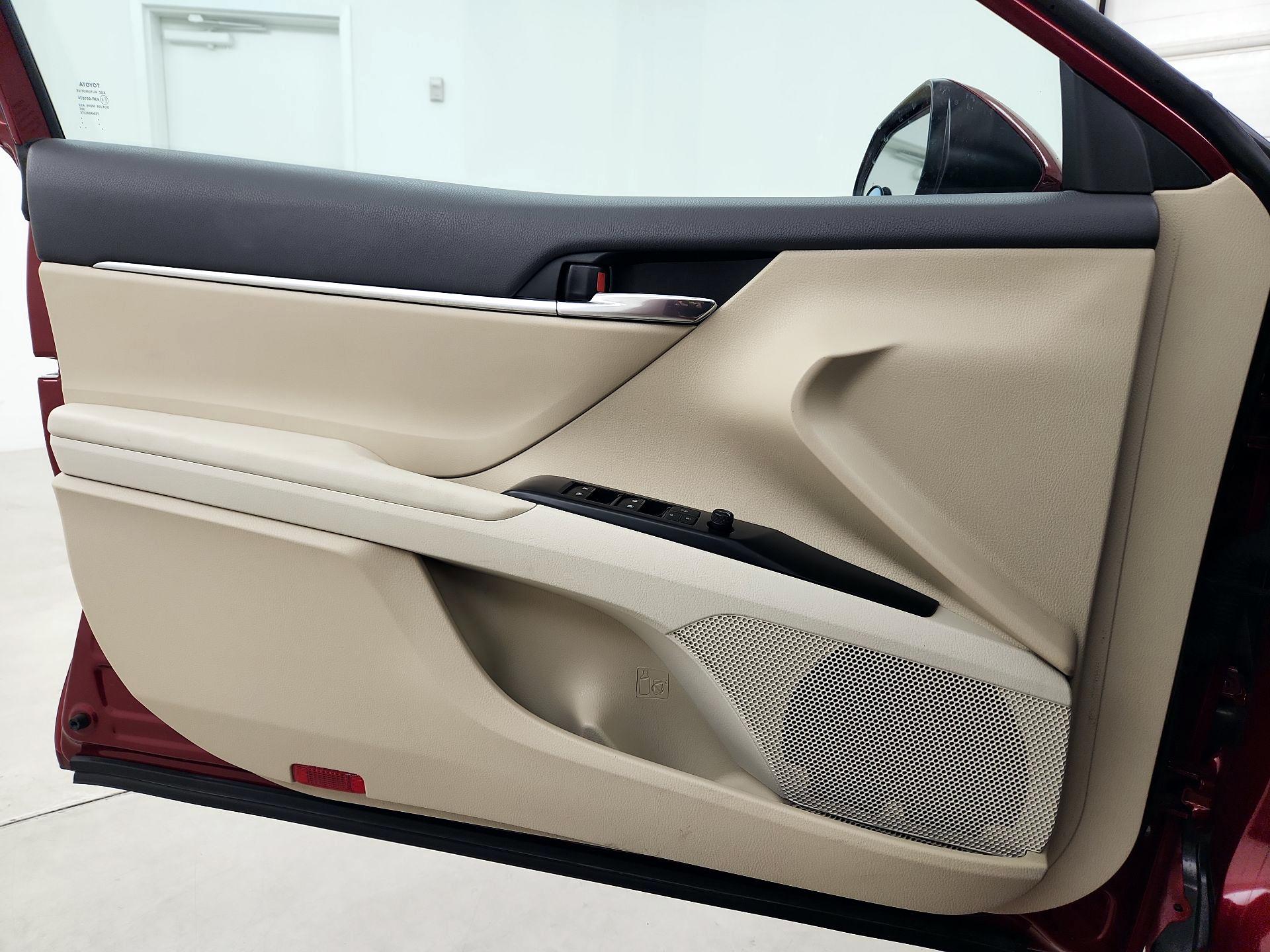 Thumbnail: 2020 Toyota Camry - 12