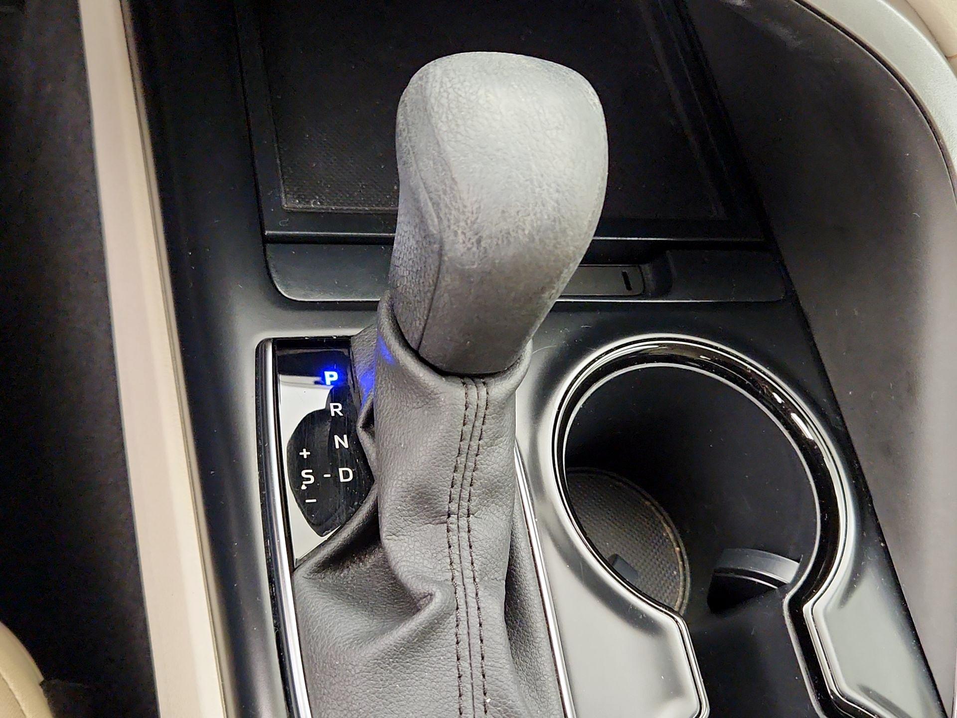 Thumbnail: 2020 Toyota Camry - 17