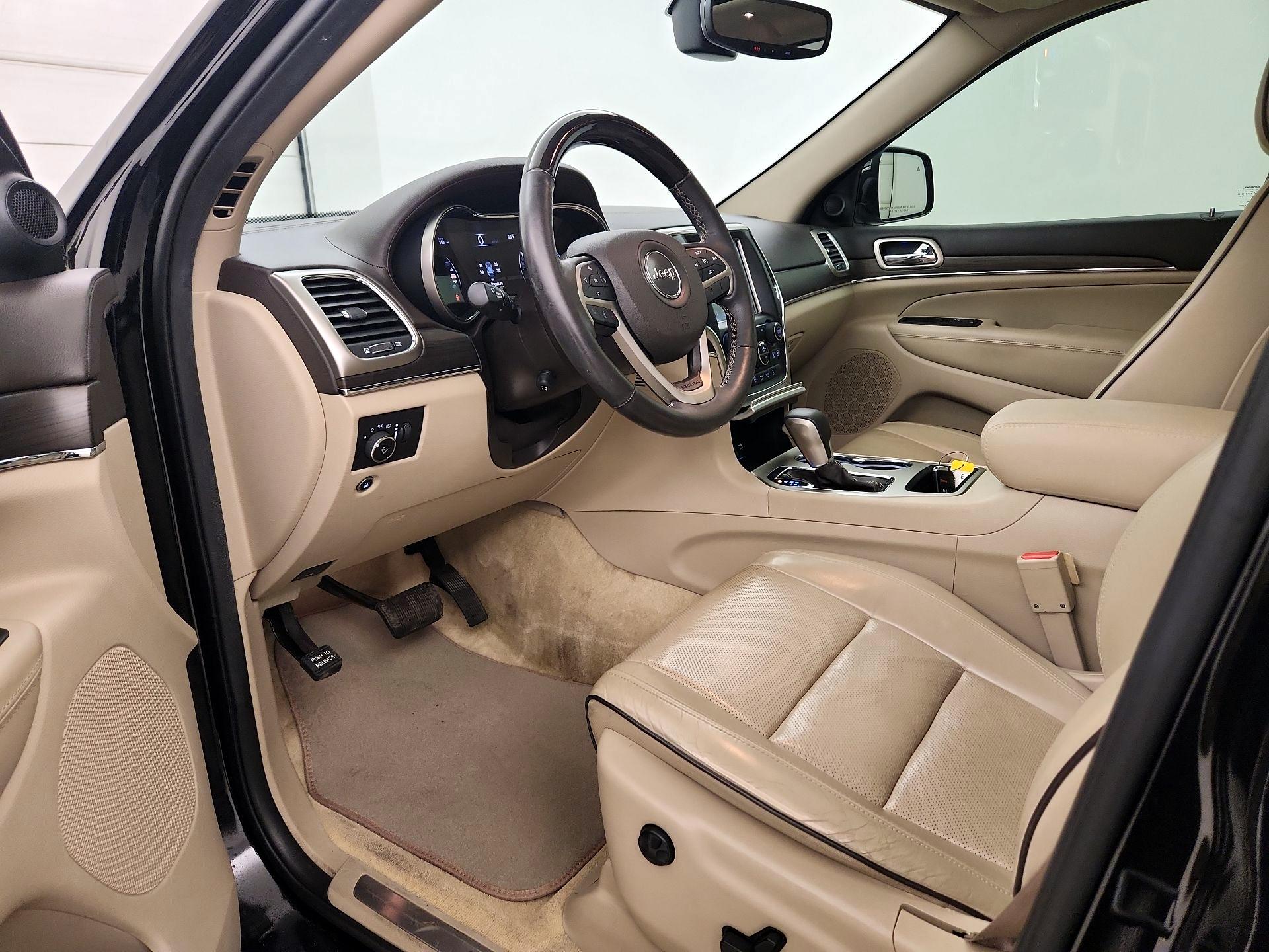 Thumbnail: 2017 Jeep Grand Cherokee - 11