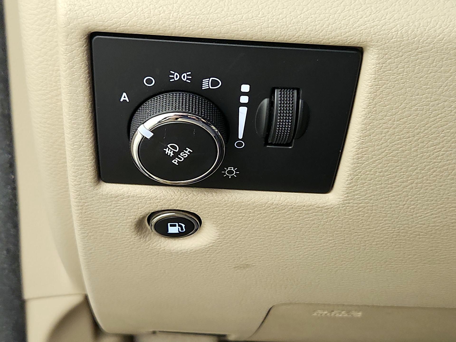 Thumbnail: 2017 Jeep Grand Cherokee - 13