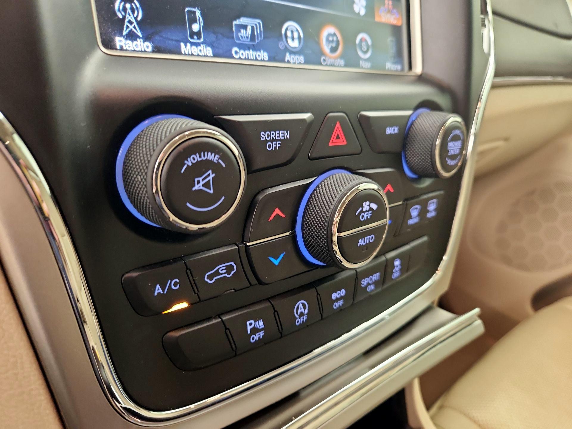 Thumbnail: 2017 Jeep Grand Cherokee - 17