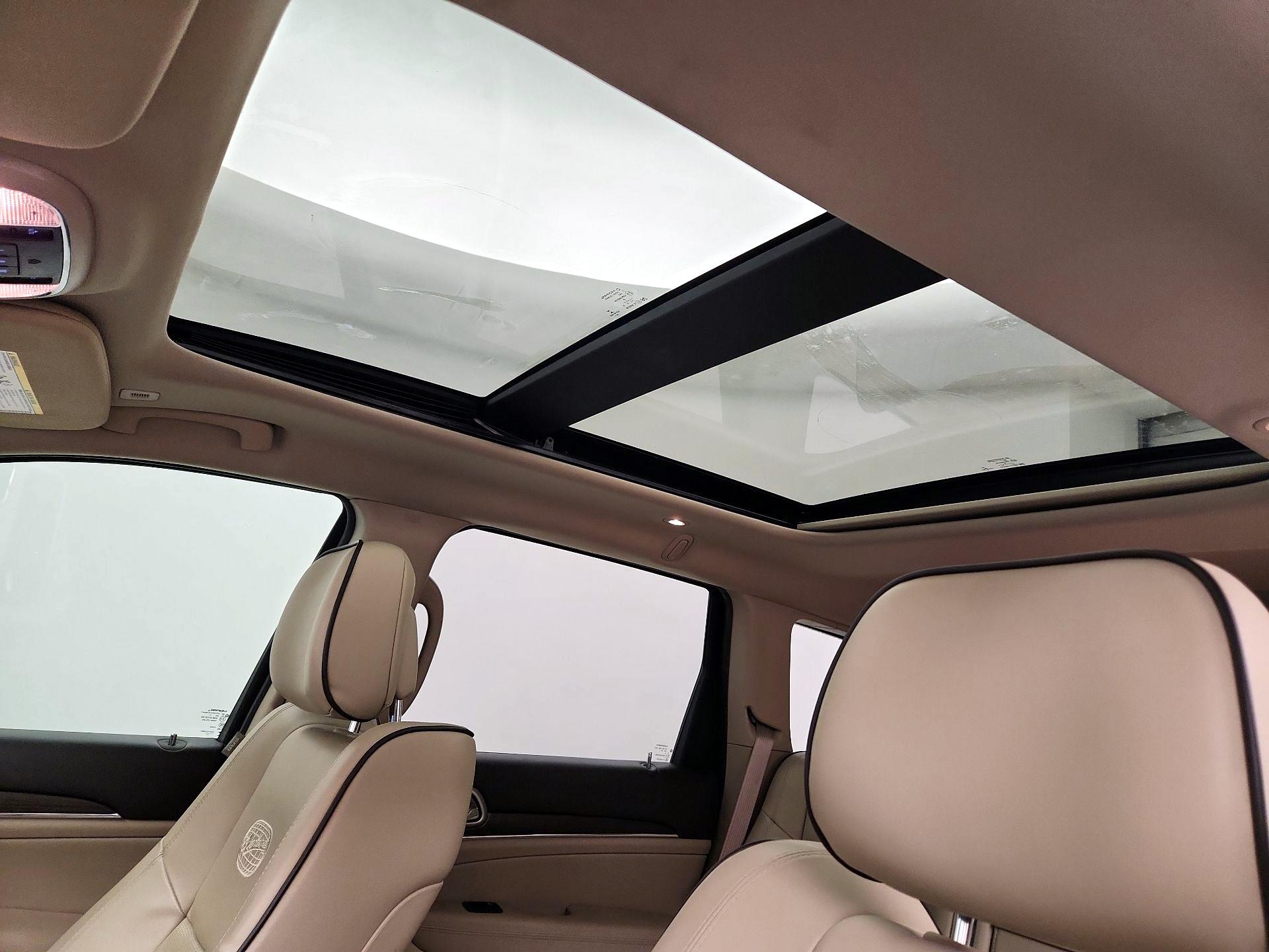 Thumbnail: 2017 Jeep Grand Cherokee - 20