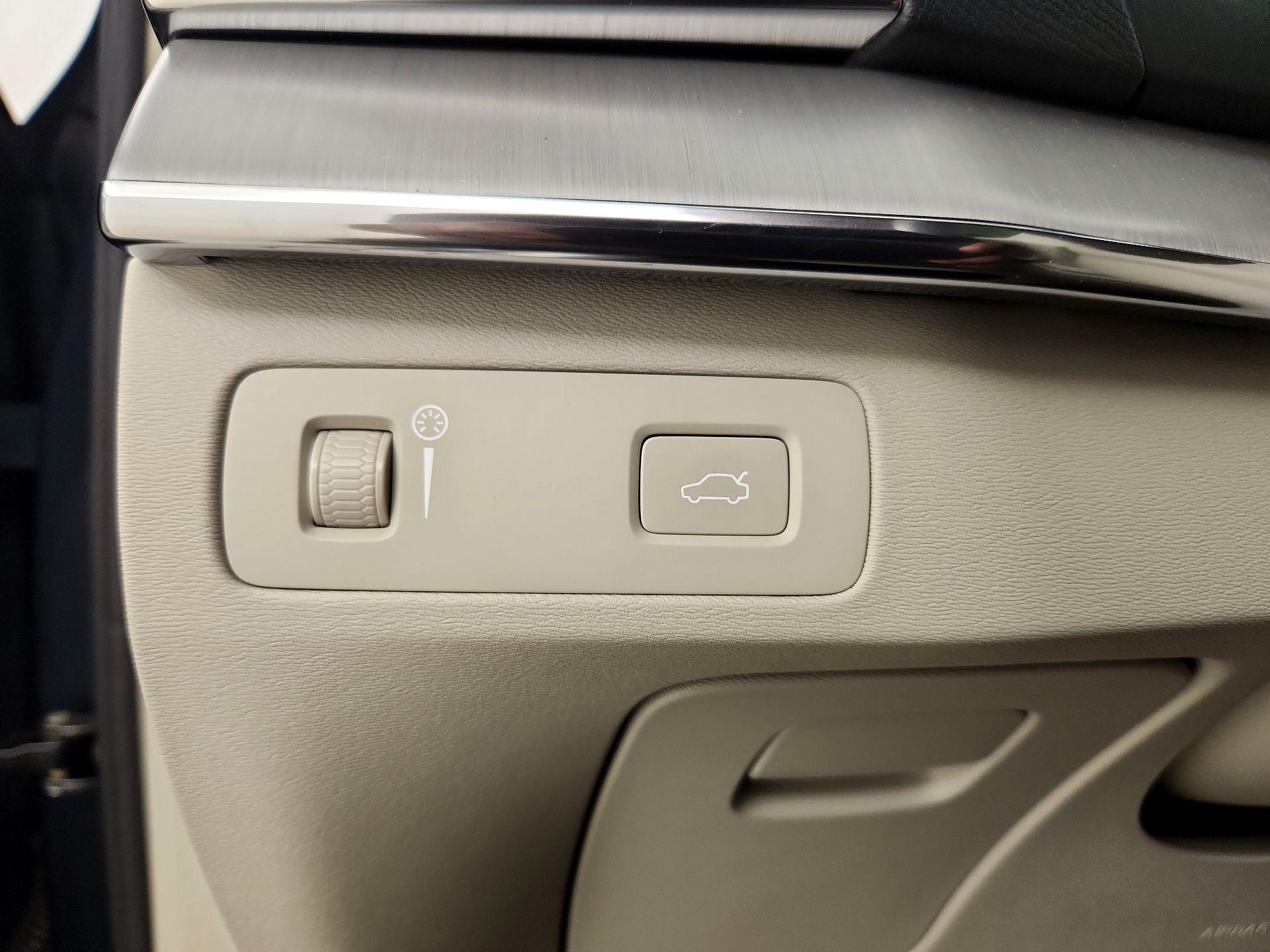 Thumbnail: 2021 Volvo XC90 - 13