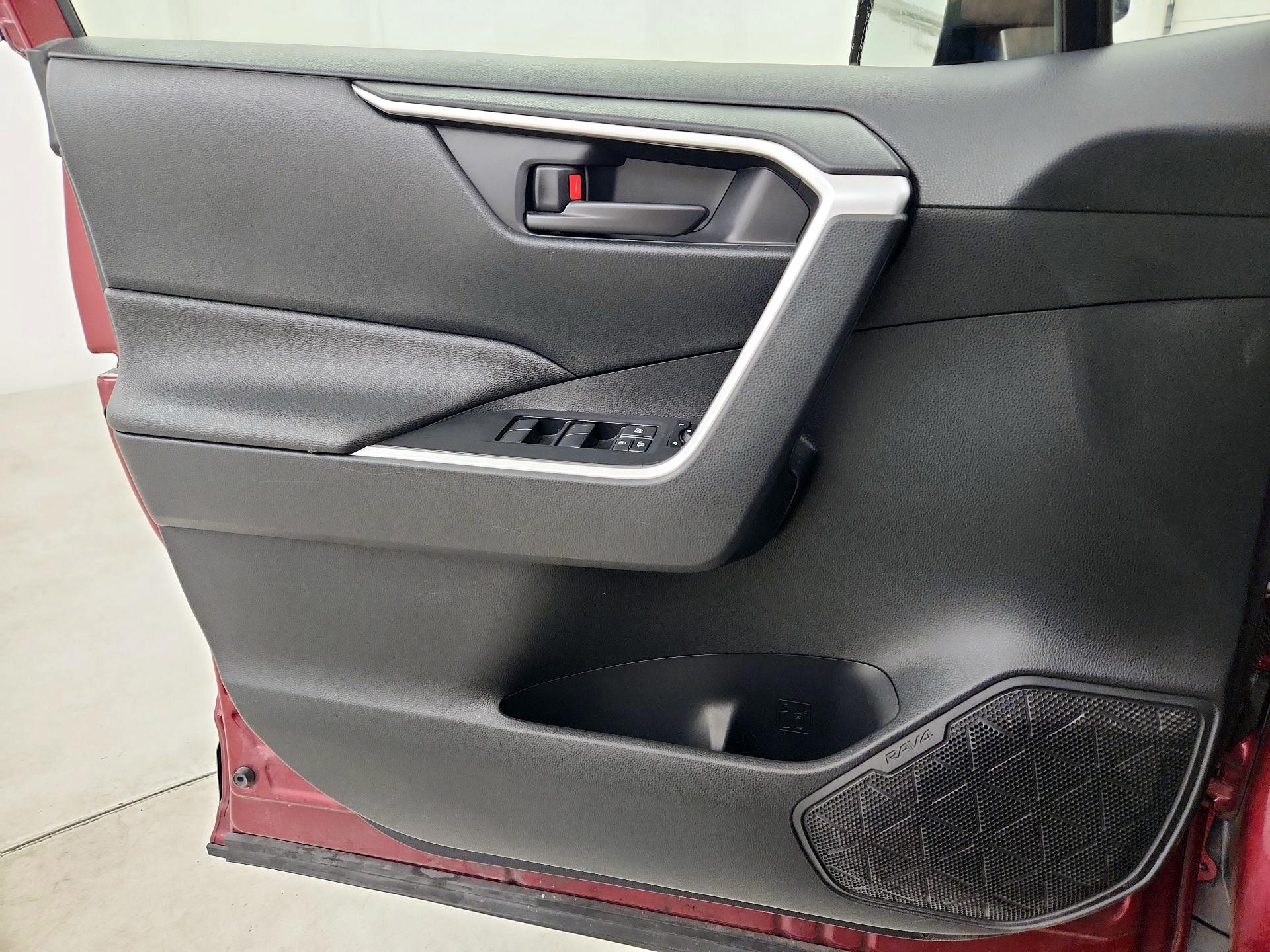 Thumbnail: 2019 Toyota RAV4 - 12