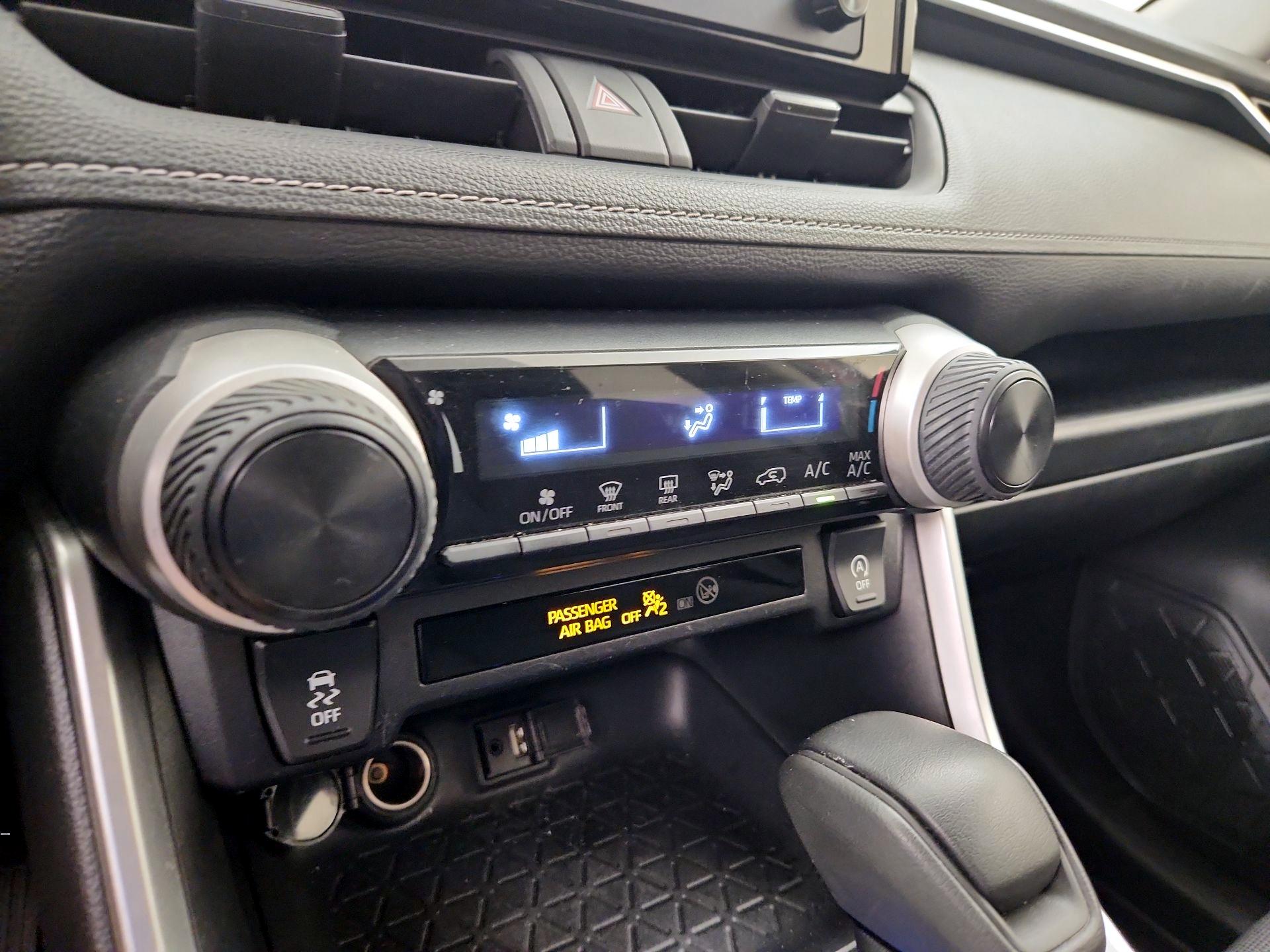 Thumbnail: 2019 Toyota RAV4 - 16