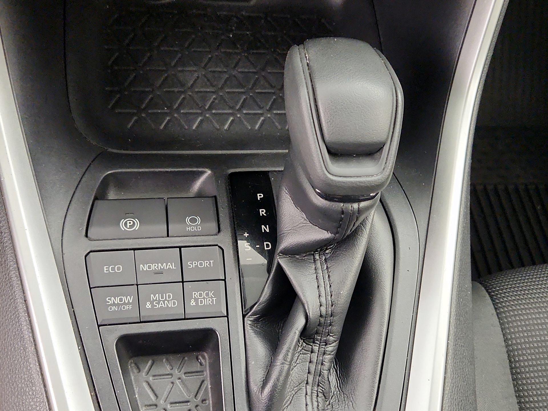 Thumbnail: 2019 Toyota RAV4 - 17