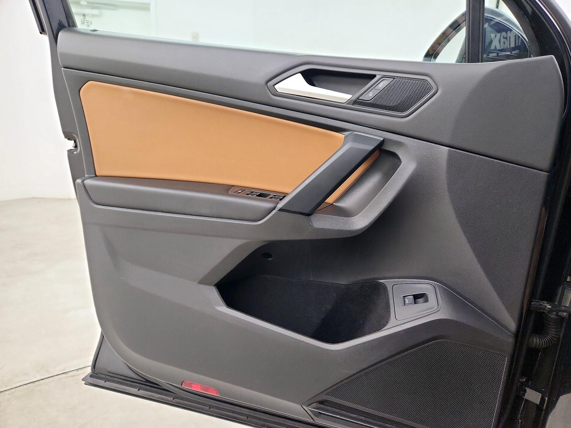 Thumbnail: 2019 Volkswagen Tiguan - 12