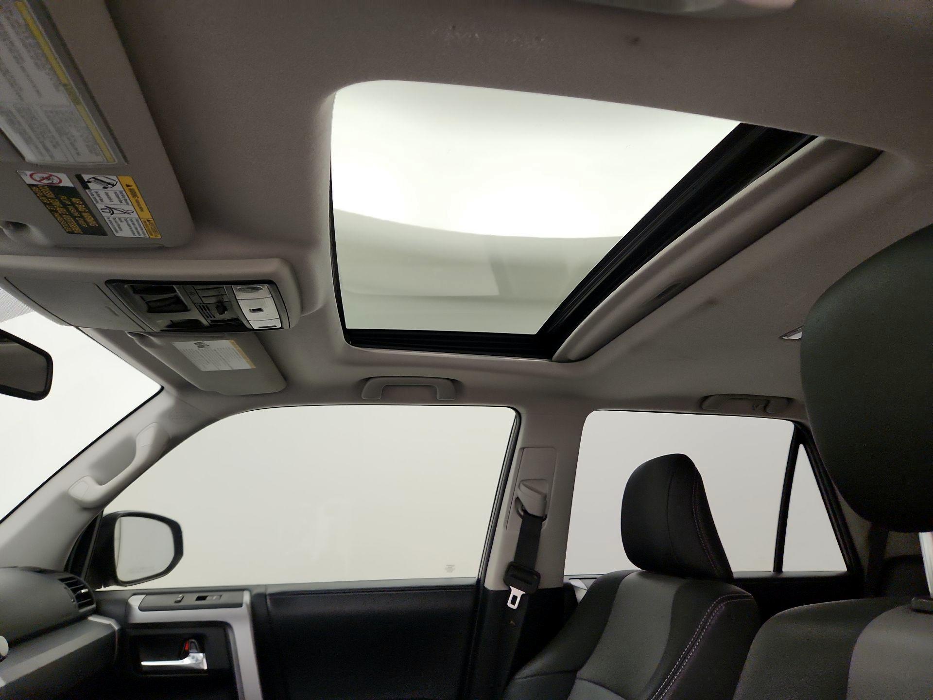 Thumbnail: 2019 Toyota 4Runner - 18