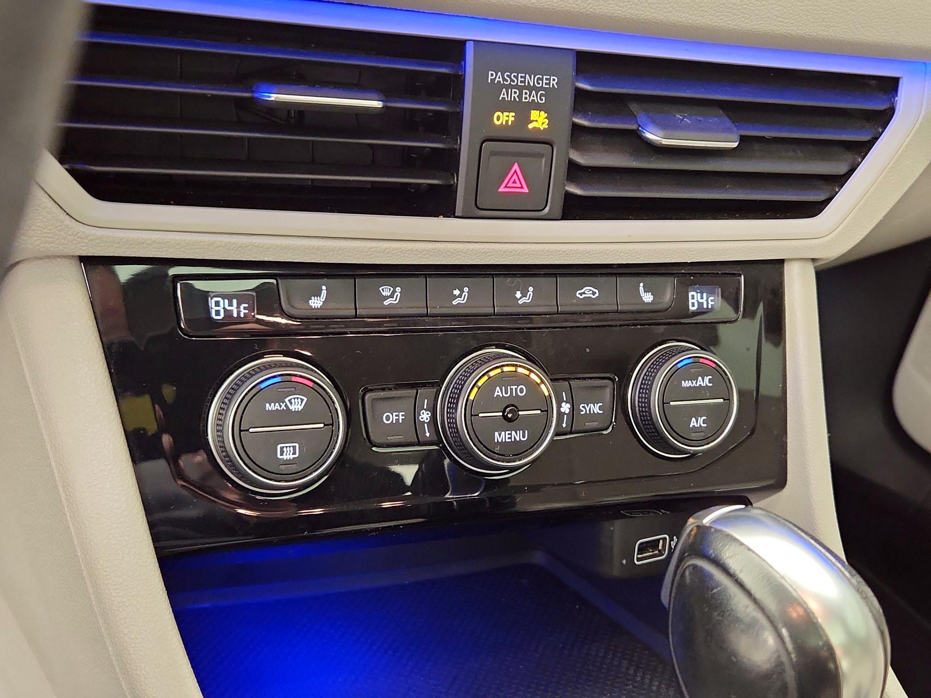 Thumbnail: 2019 Volkswagen Jetta - 16