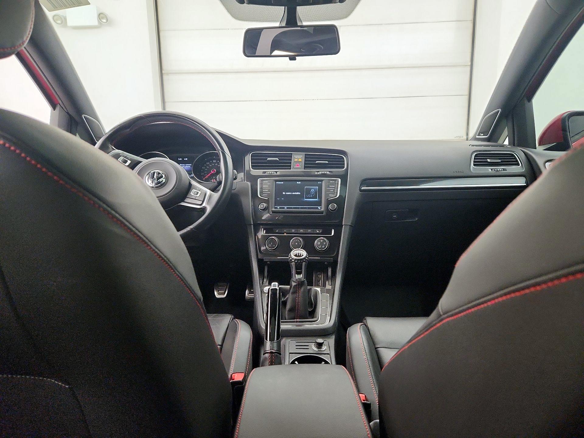 Thumbnail: 2016 Volkswagen Golf - 9