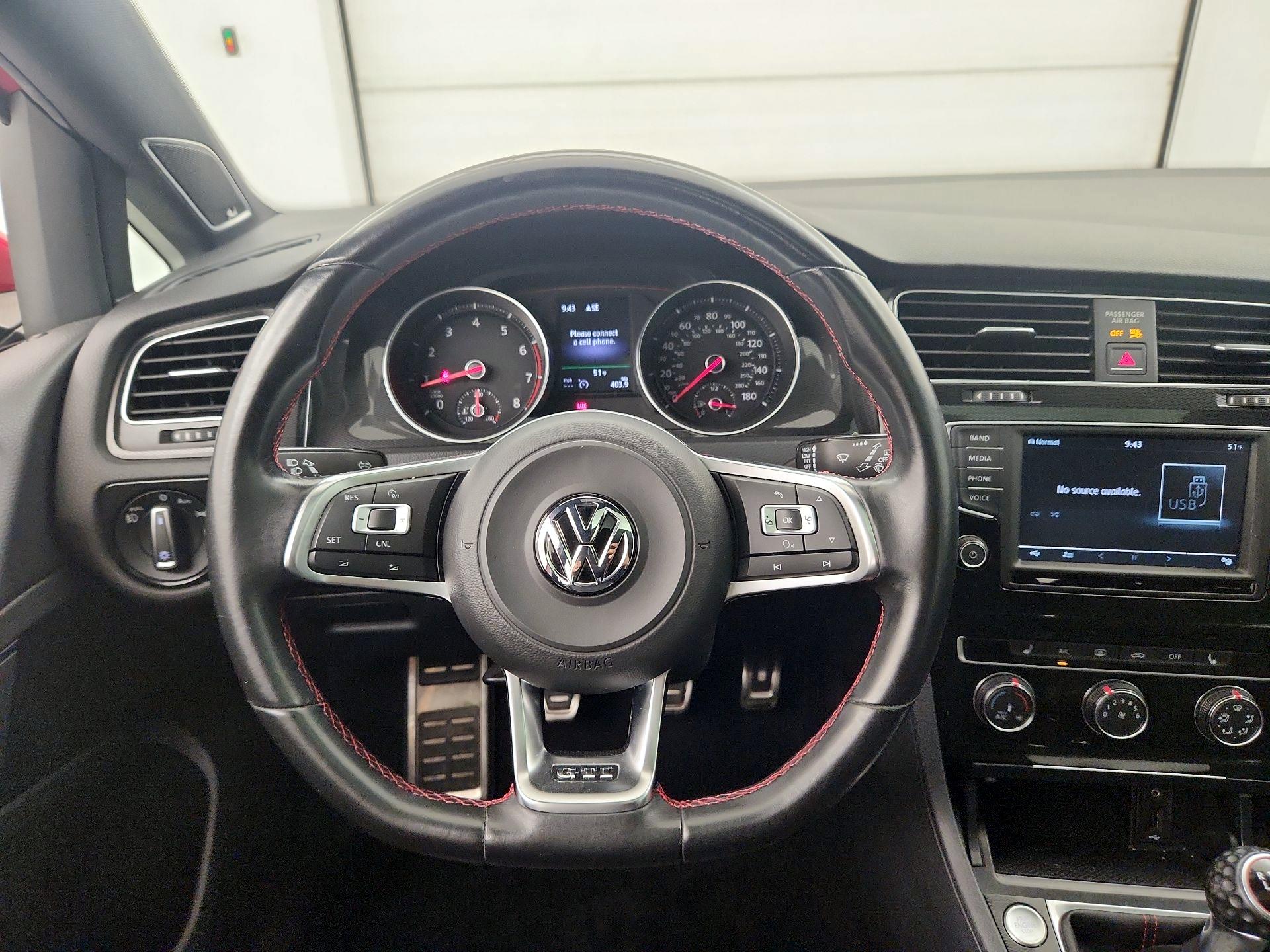 Thumbnail: 2016 Volkswagen Golf - 10