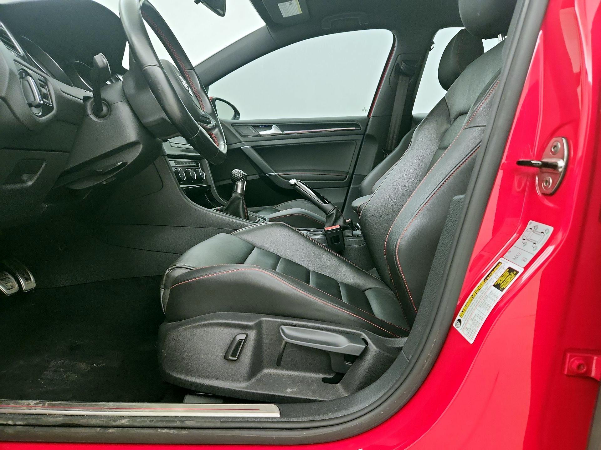 Thumbnail: 2016 Volkswagen Golf - 11