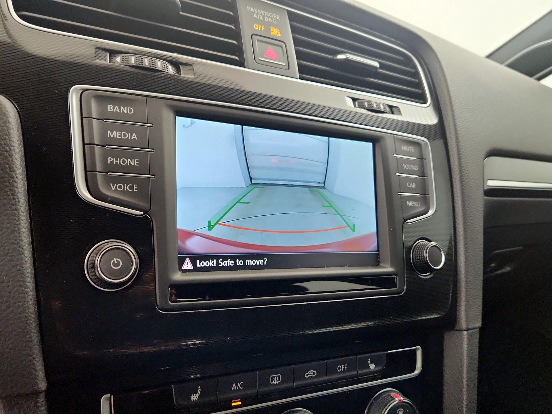 Thumbnail: 2016 Volkswagen Golf - 14