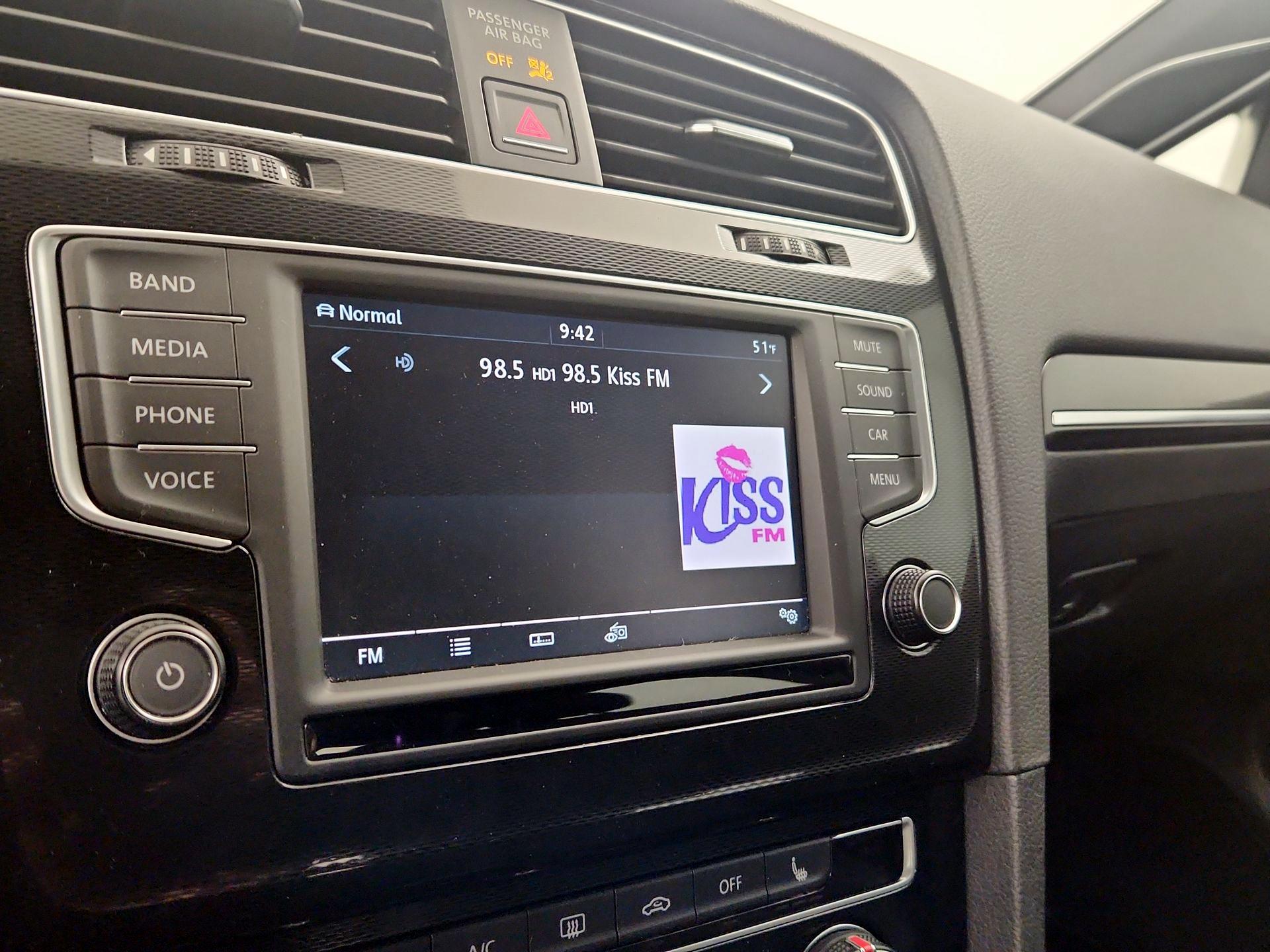 Thumbnail: 2016 Volkswagen Golf - 15