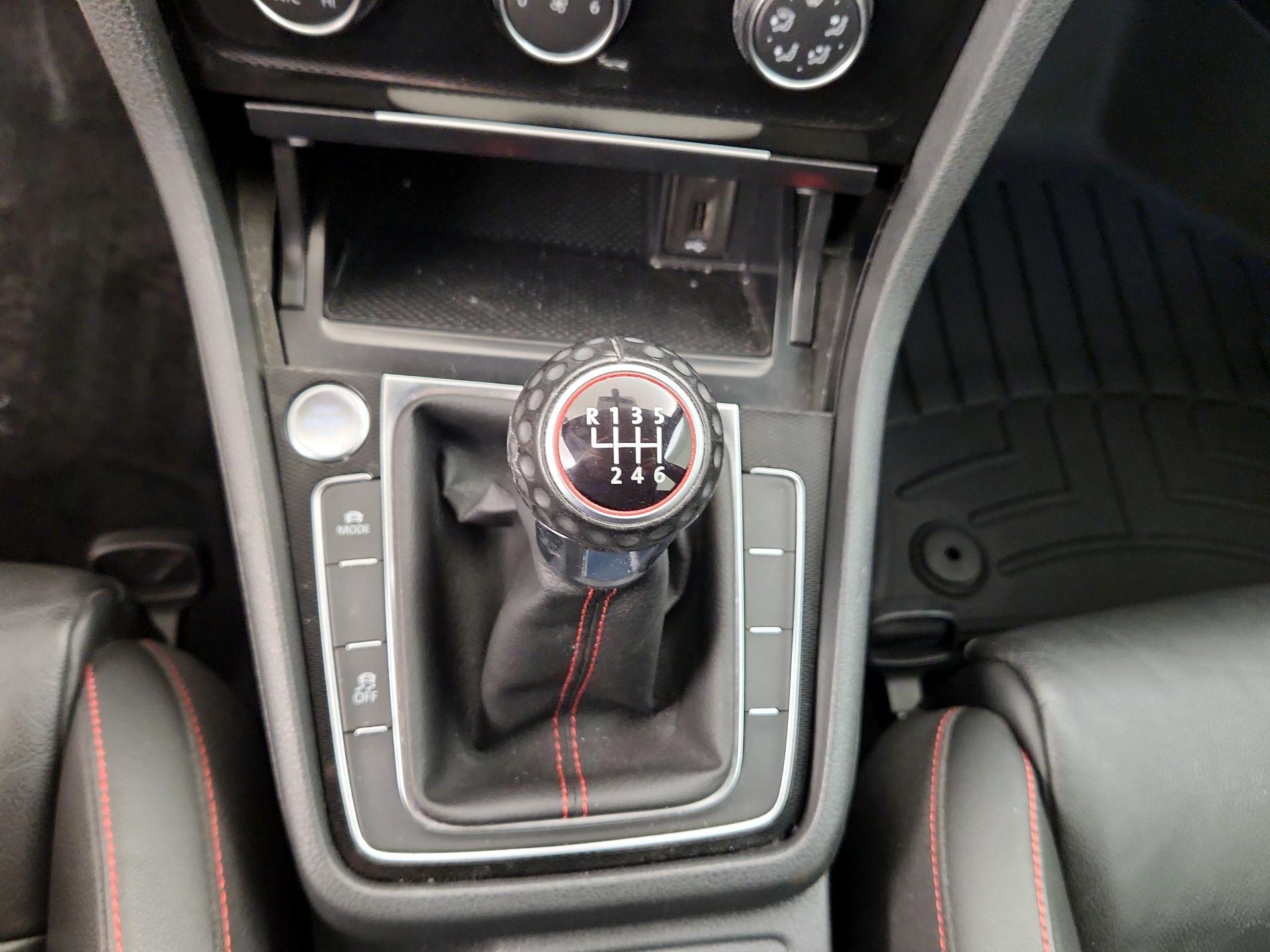 Thumbnail: 2016 Volkswagen Golf - 17