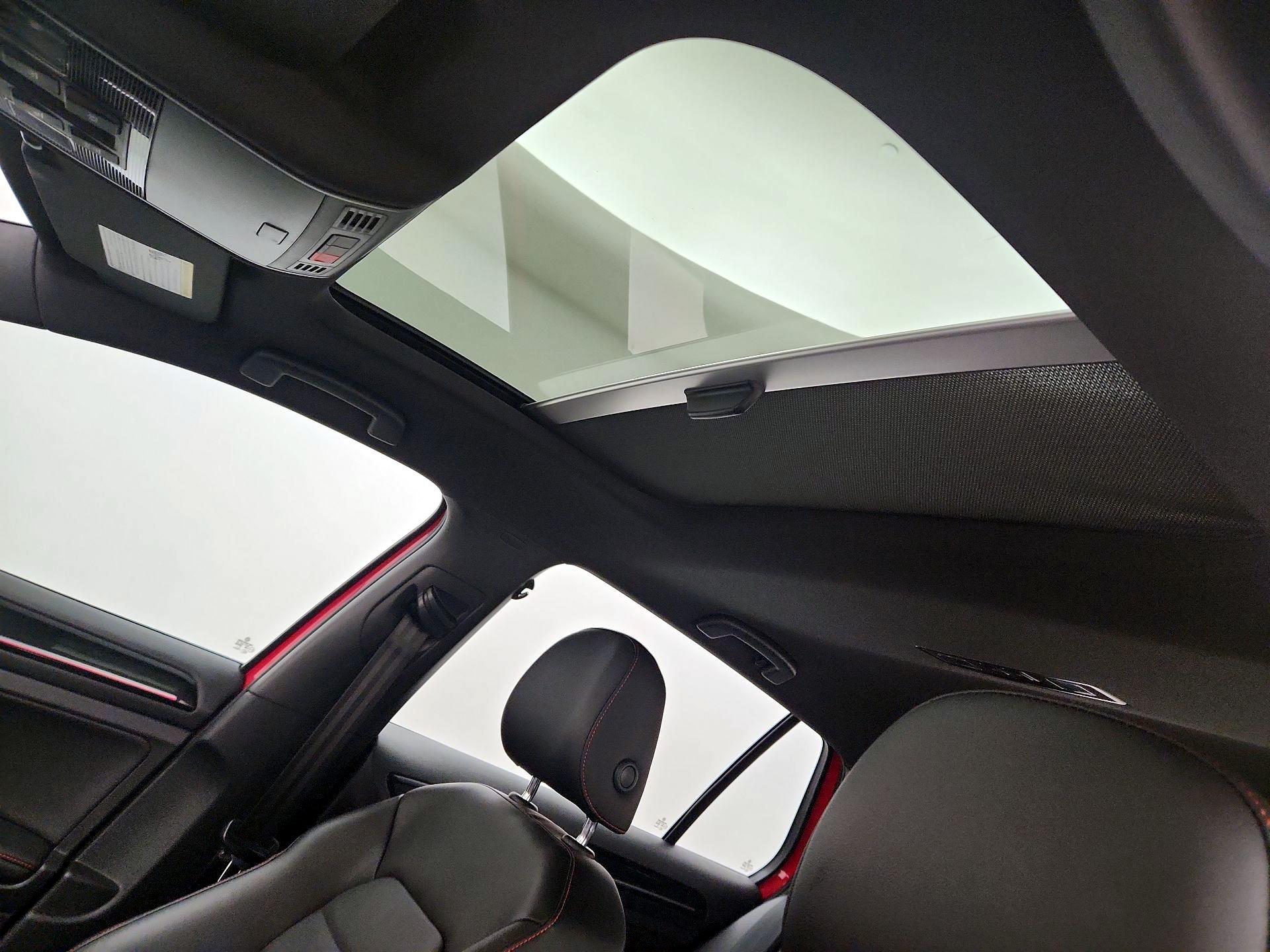 Thumbnail: 2016 Volkswagen Golf - 19