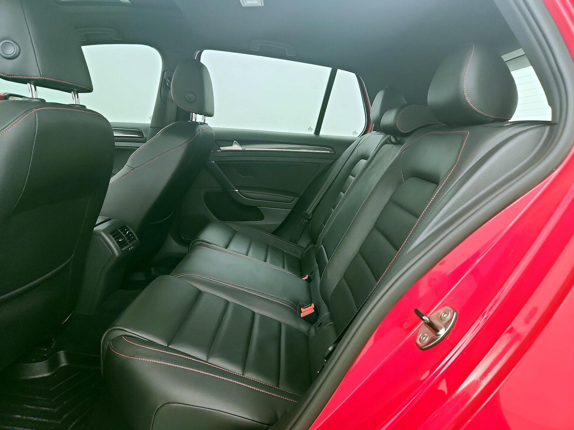 Thumbnail: 2016 Volkswagen Golf - 20