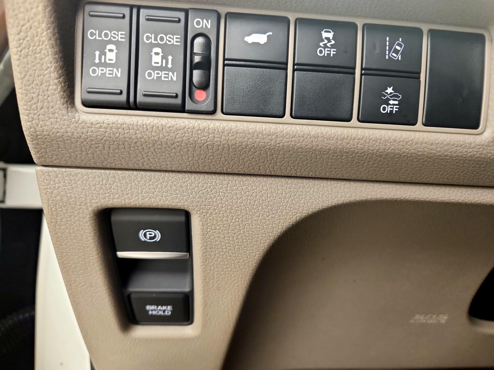 Thumbnail: 2019 Honda Odyssey - 11