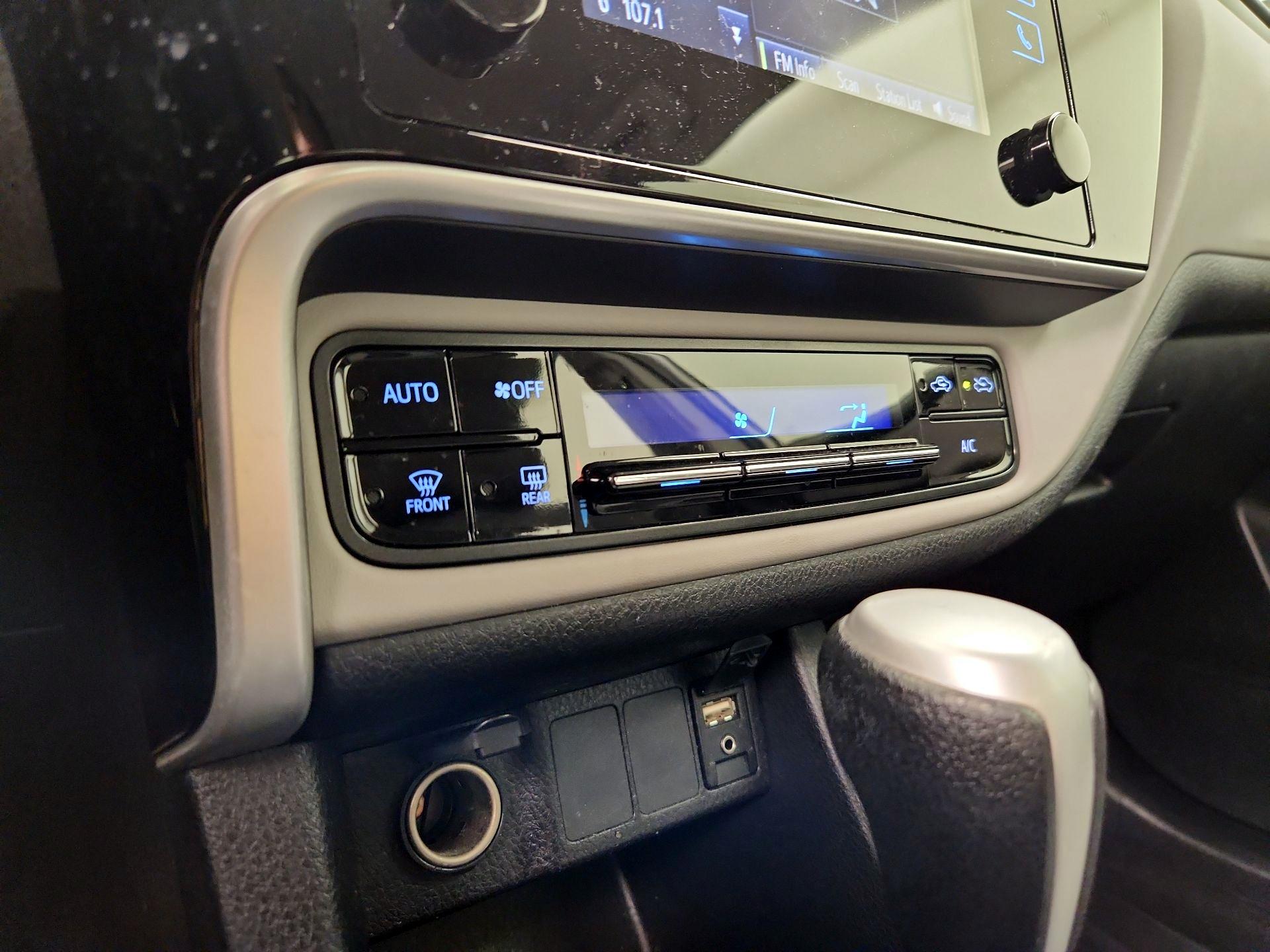 Thumbnail: 2017 Toyota Corolla - 16