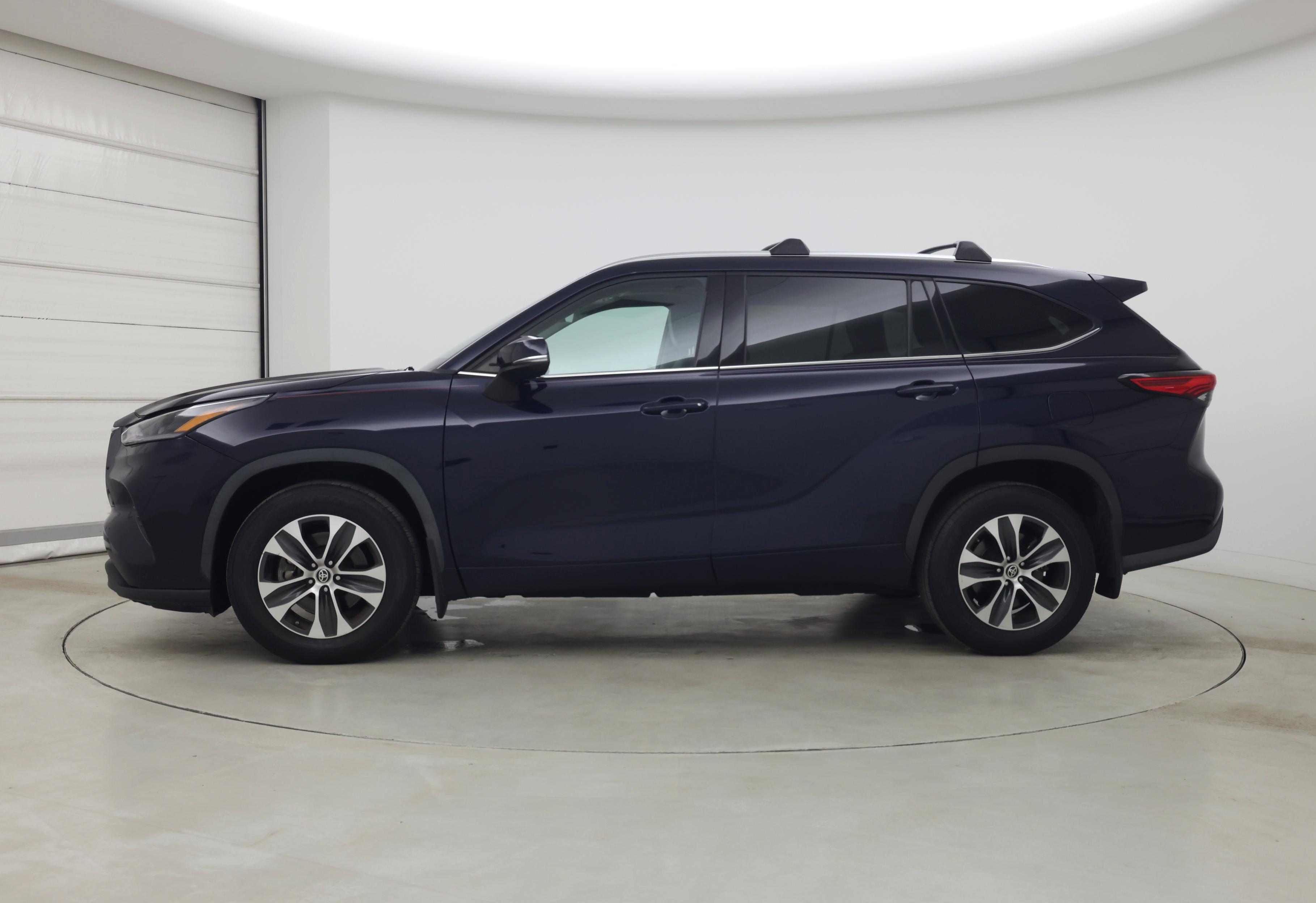 Thumbnail: 2021 Toyota Highlander - 3