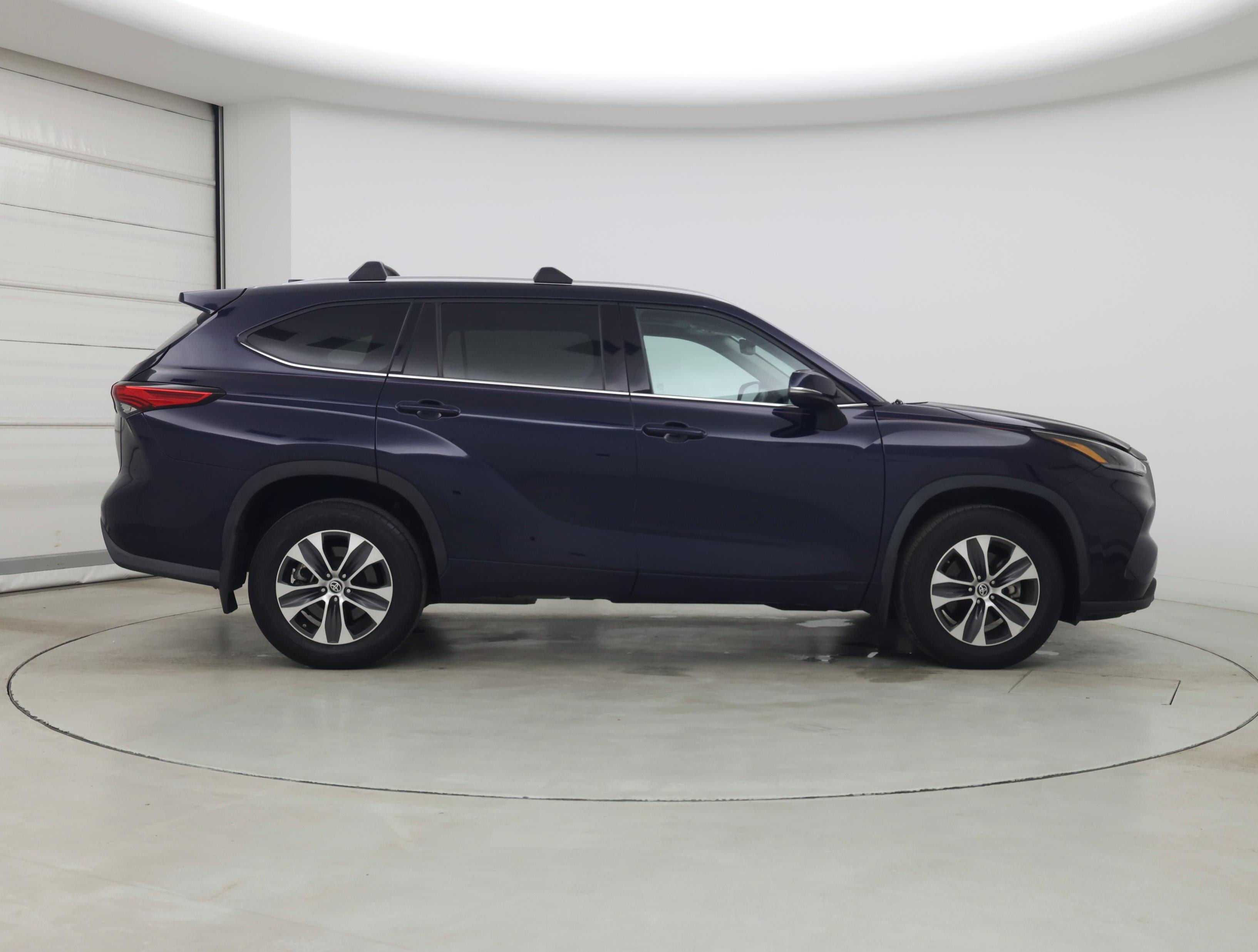Thumbnail: 2021 Toyota Highlander - 7