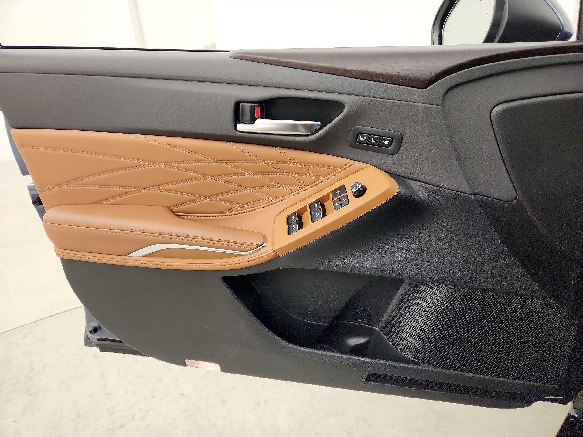 Thumbnail: 2019 Toyota Avalon - 12